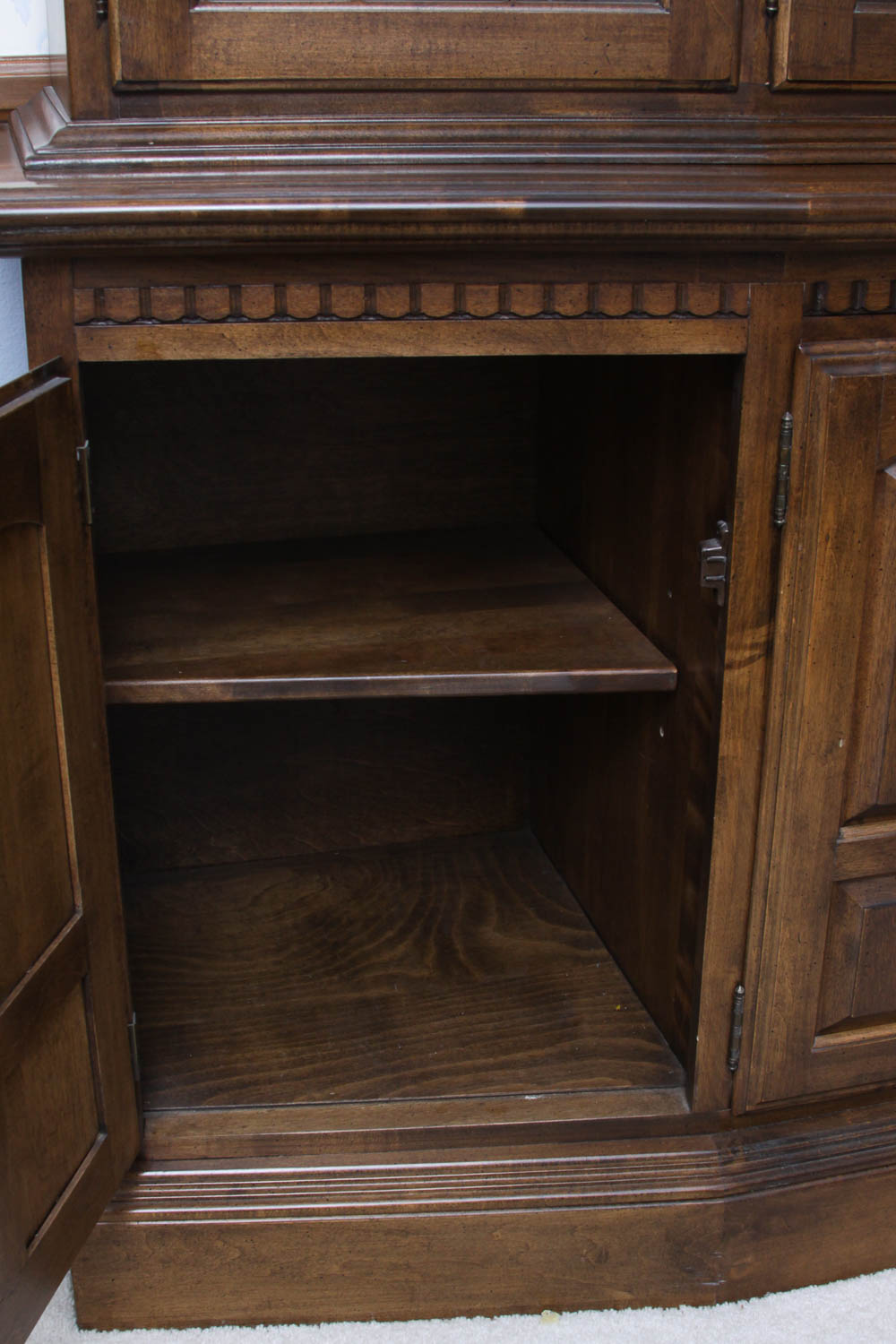 Ethan Allen Buffet Hutch with Drawers