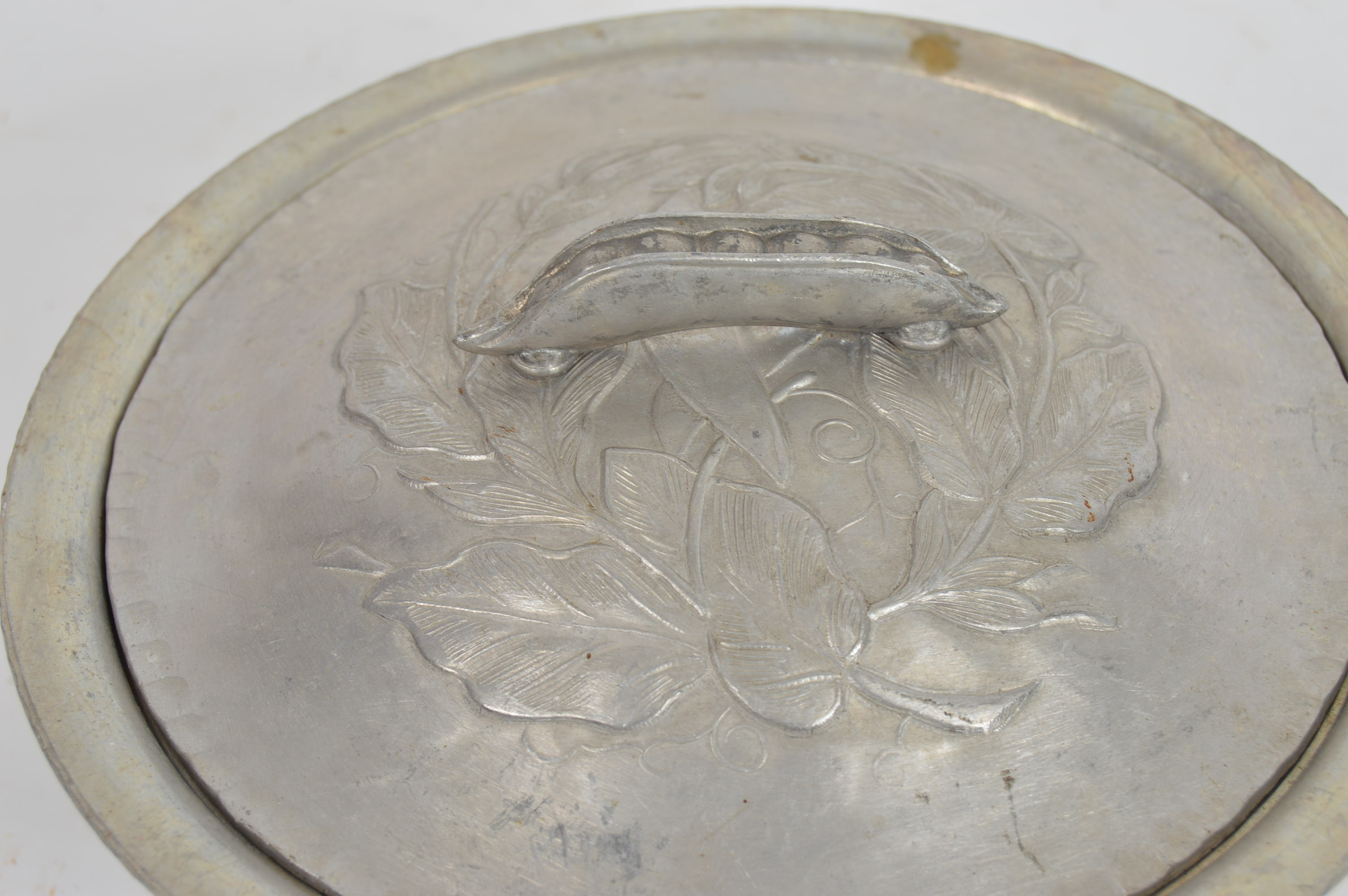 Vintage Everlast Hand Forged Aluminum Vegetable Dish with Pea Pod Handle