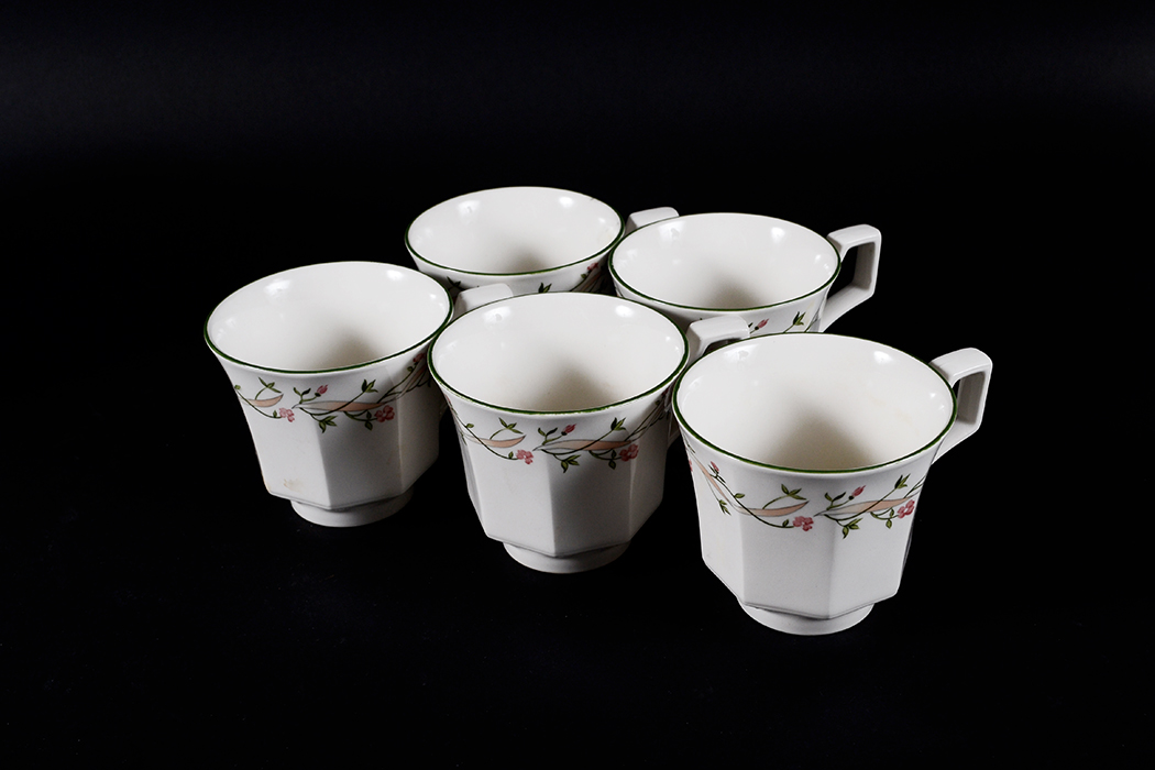 Set of Johnson Brothers "Eternal Beau" Tableware