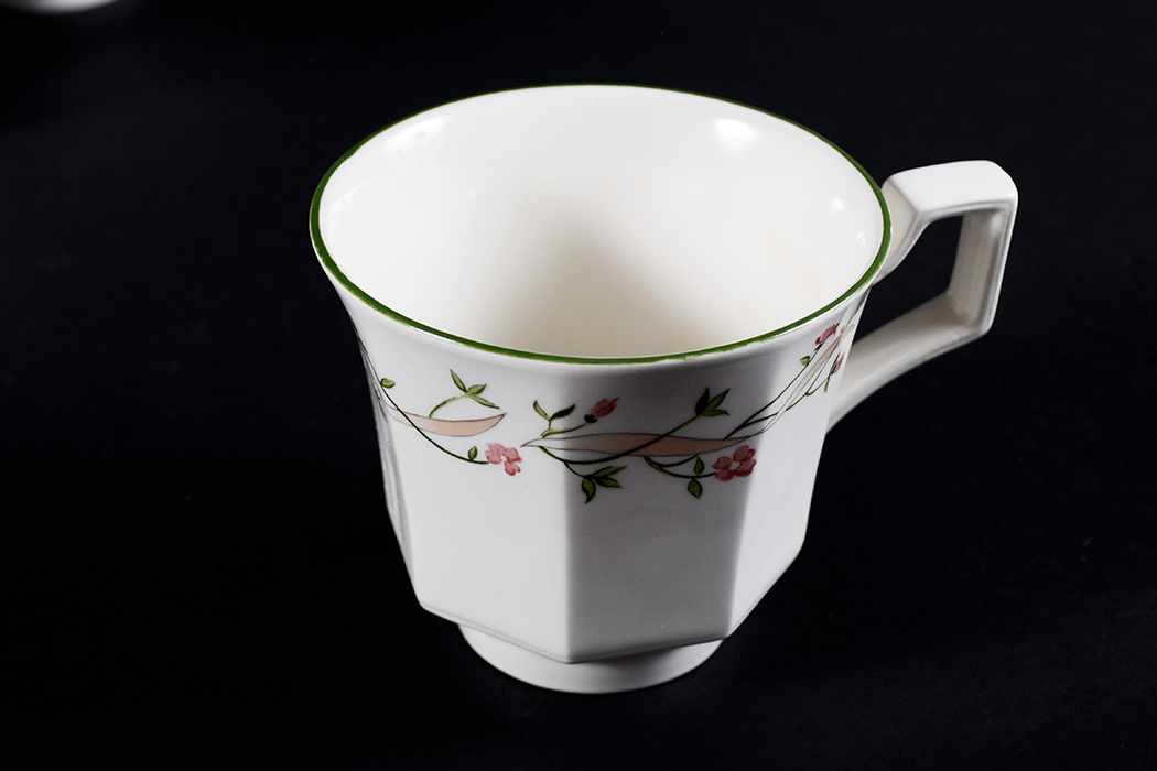 Set of Johnson Brothers "Eternal Beau" Tableware