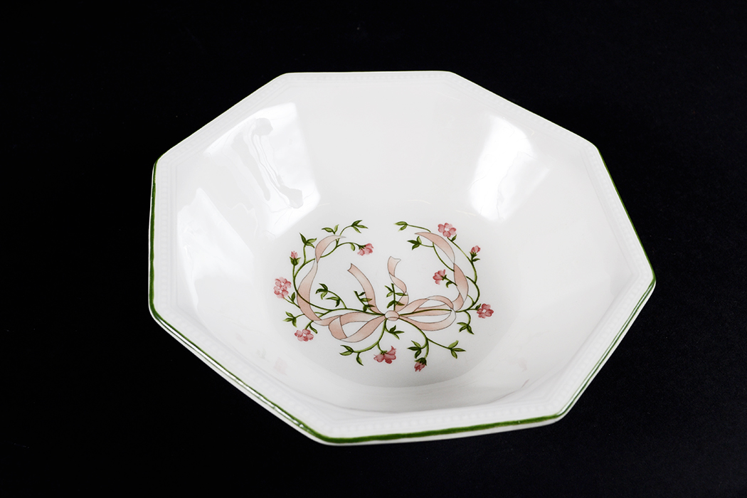 Set of Johnson Brothers "Eternal Beau" Tableware