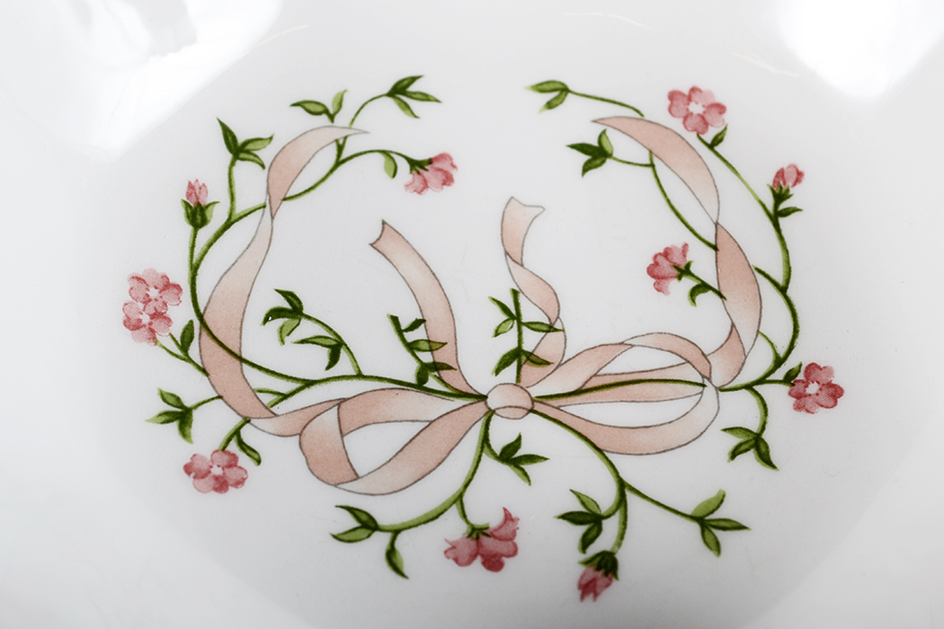 Set of Johnson Brothers "Eternal Beau" Tableware