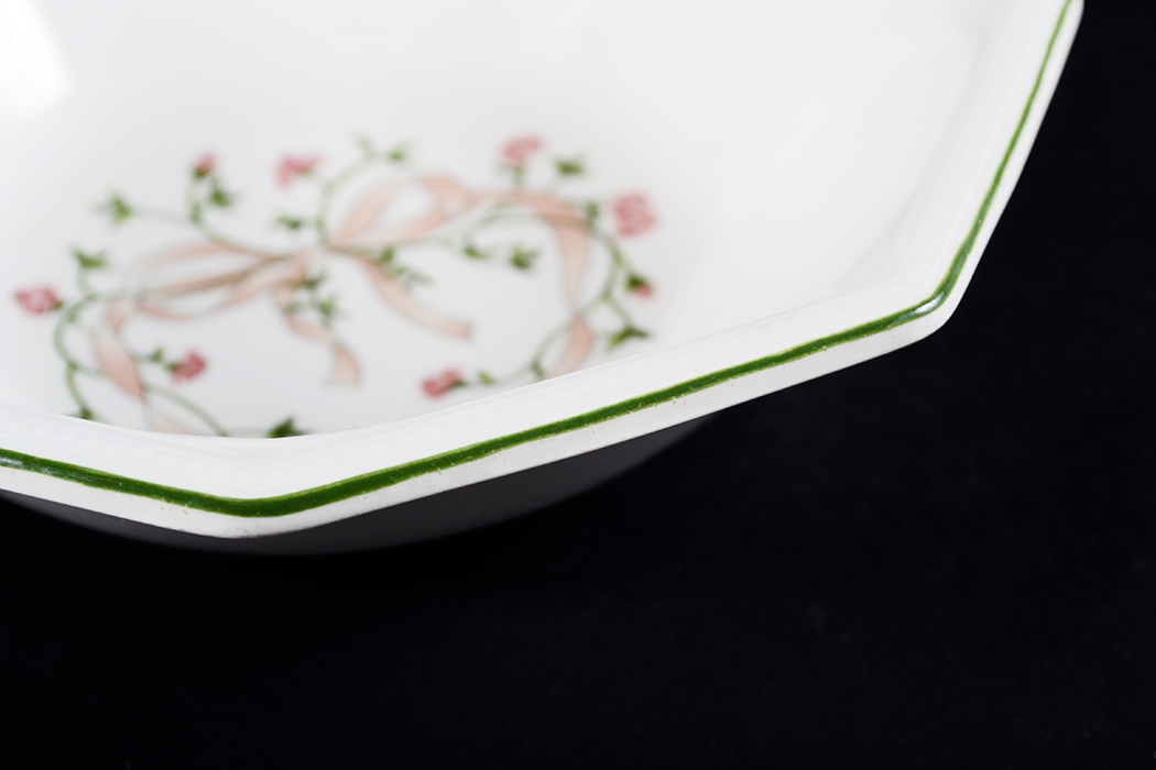 Set of Johnson Brothers "Eternal Beau" Tableware