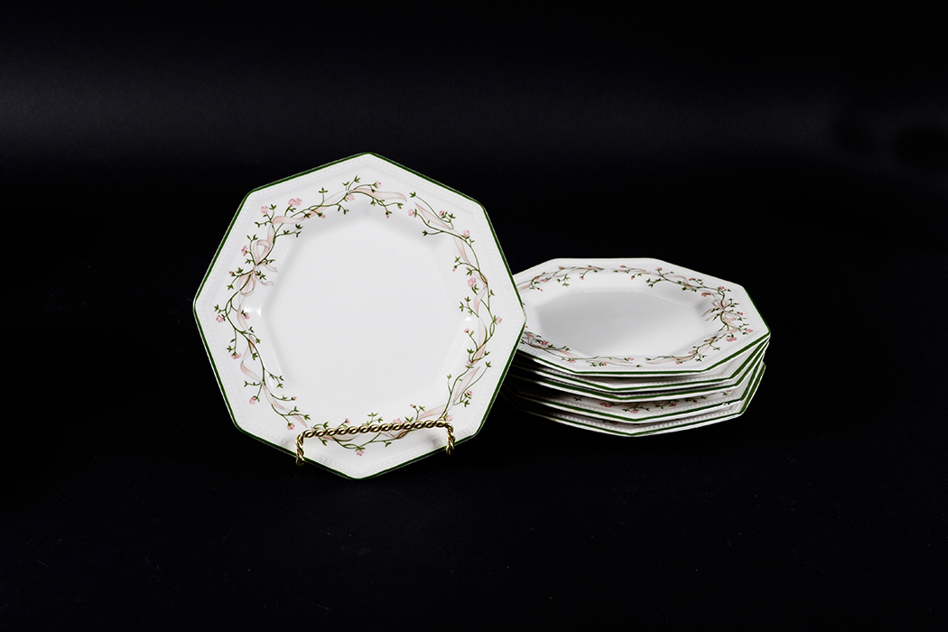 Set of Johnson Brothers "Eternal Beau" Tableware