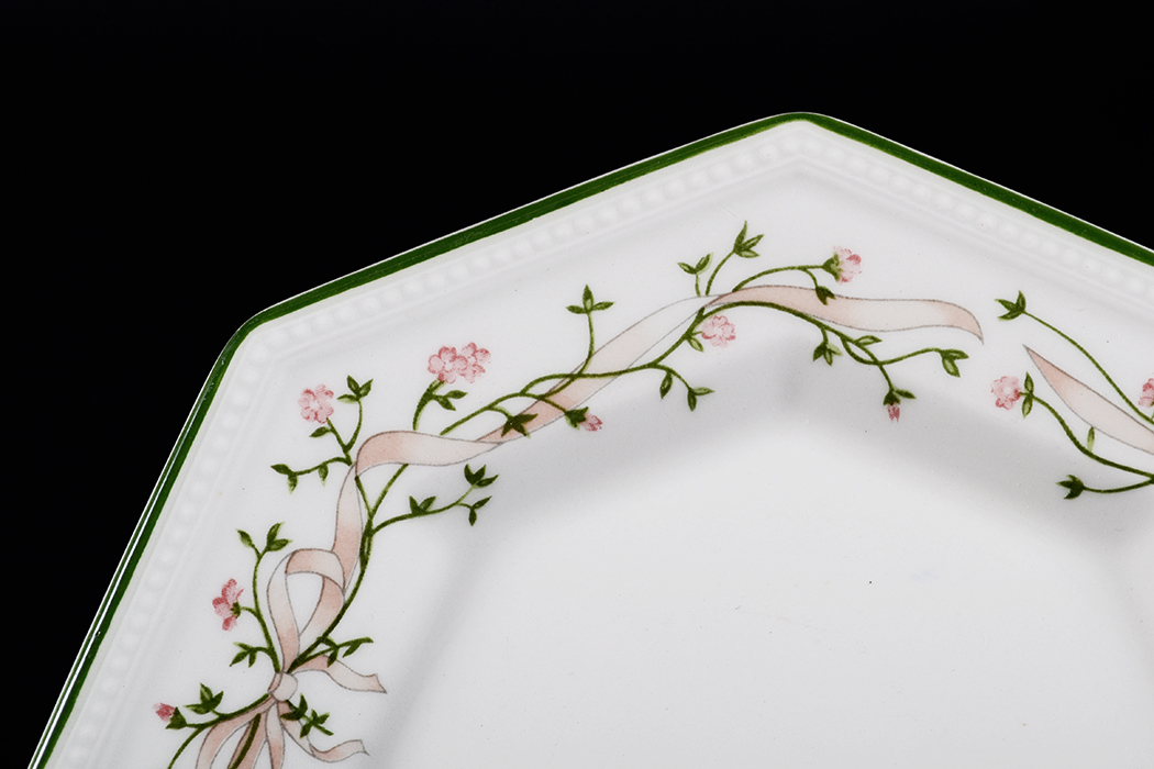 Set of Johnson Brothers "Eternal Beau" Tableware