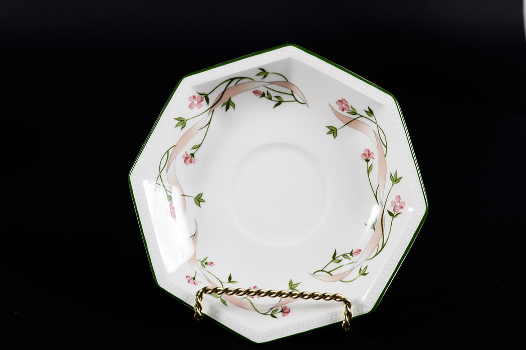 Set of Johnson Brothers "Eternal Beau" Tableware