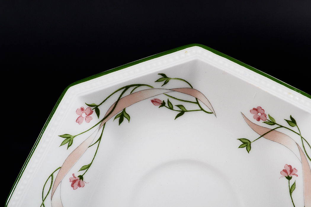 Set of Johnson Brothers "Eternal Beau" Tableware