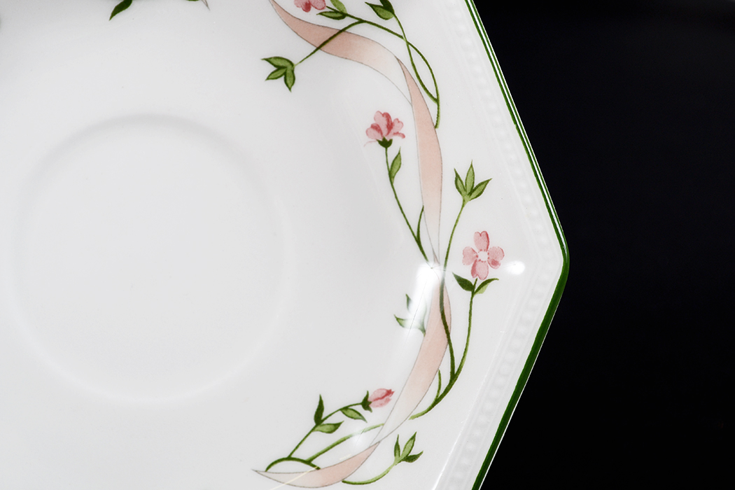 Set of Johnson Brothers "Eternal Beau" Tableware