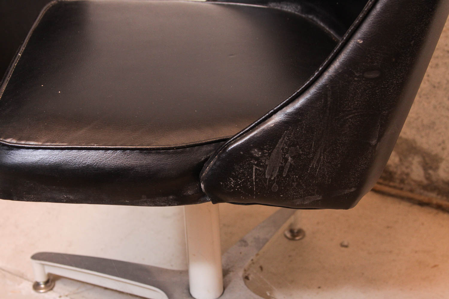Student Desk with Leatherette Chair
