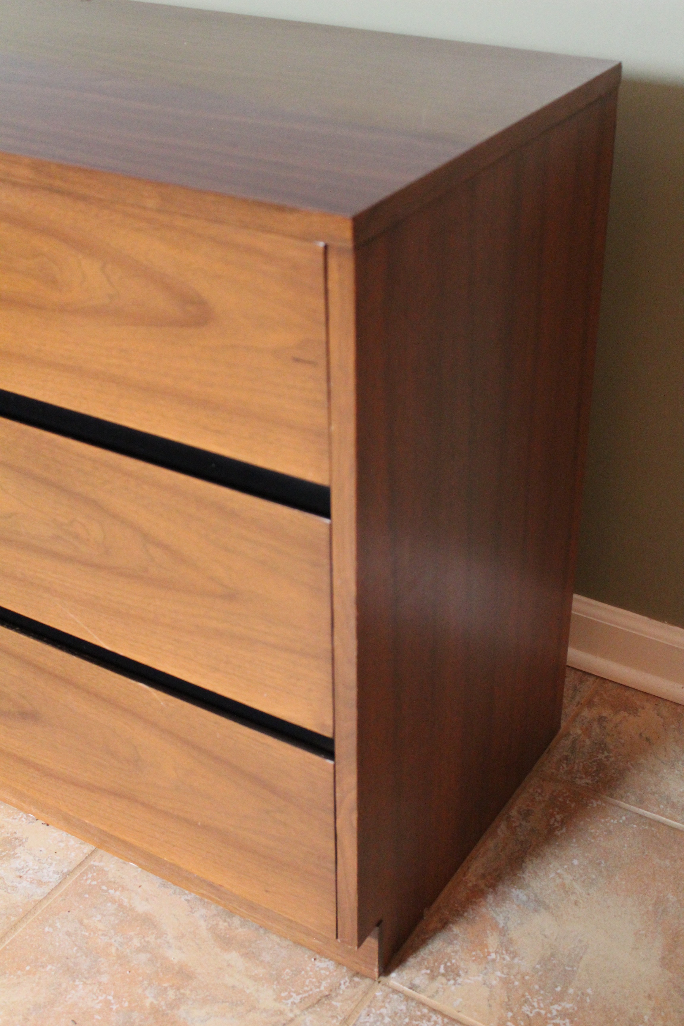 Mid Century Modern Chest of Drawers