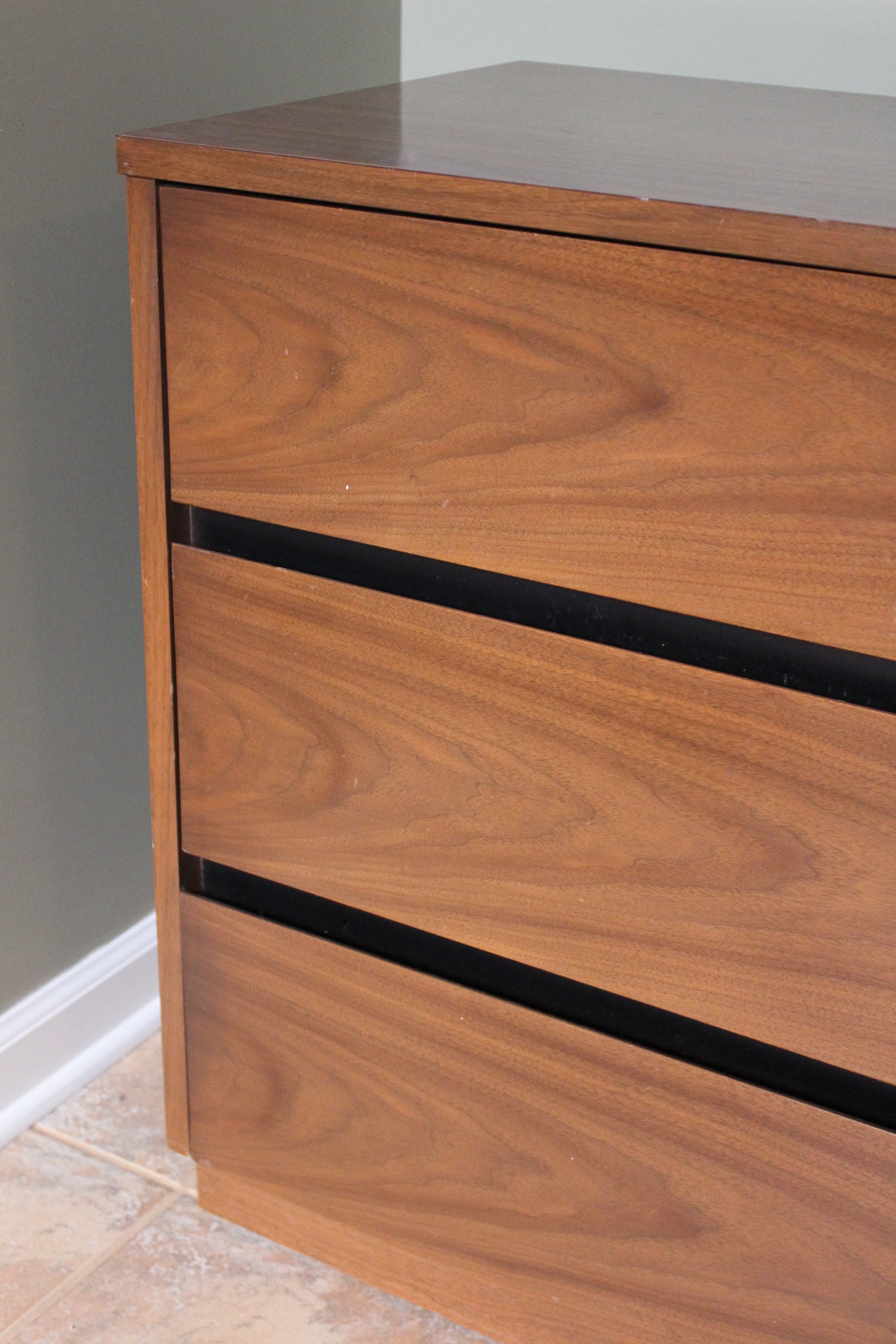 Mid Century Modern Chest of Drawers