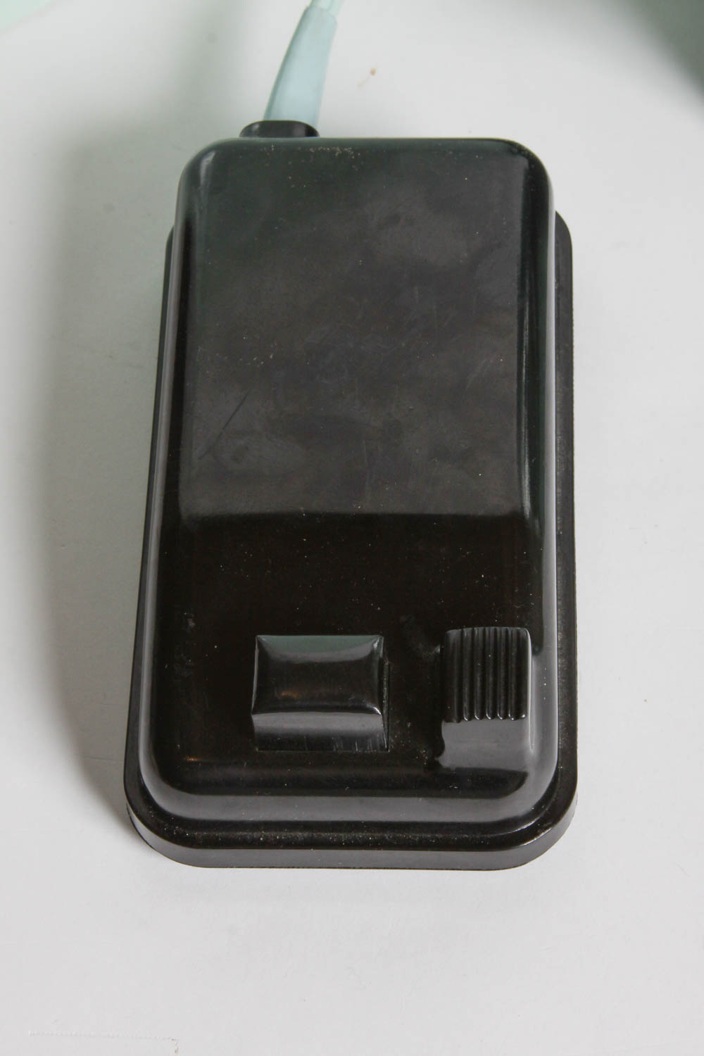 Singer Sewing Machine with Carrying Case