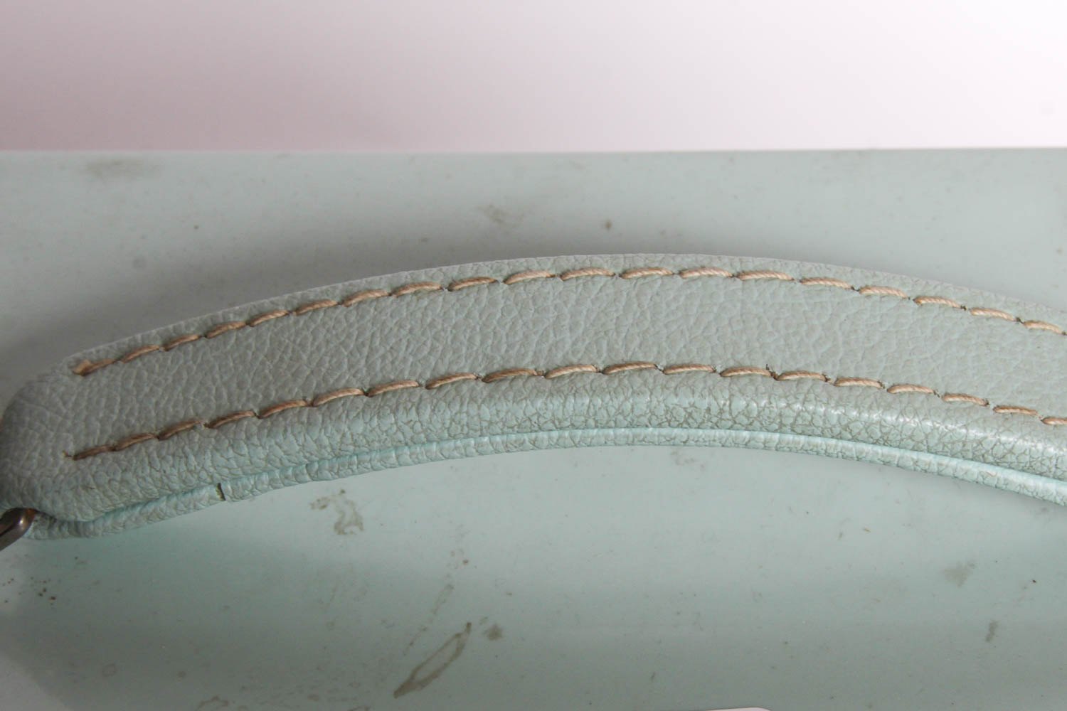 Singer Sewing Machine with Carrying Case