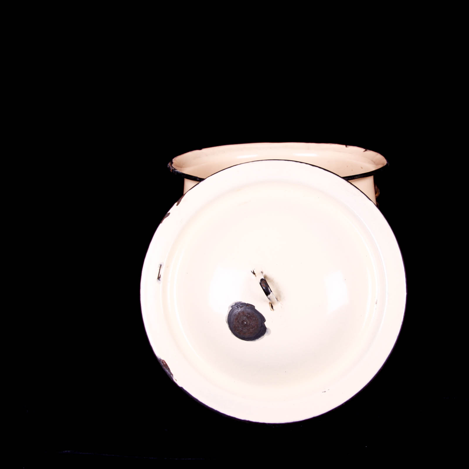 Enamel Chamber Pot With Lid