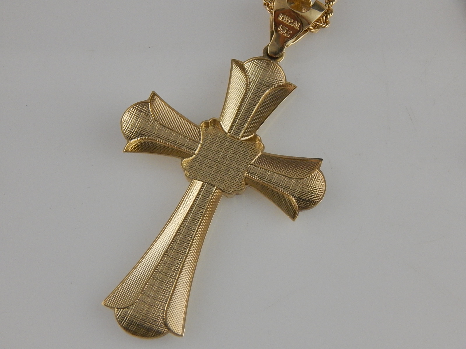 10K YG Cross and Chain