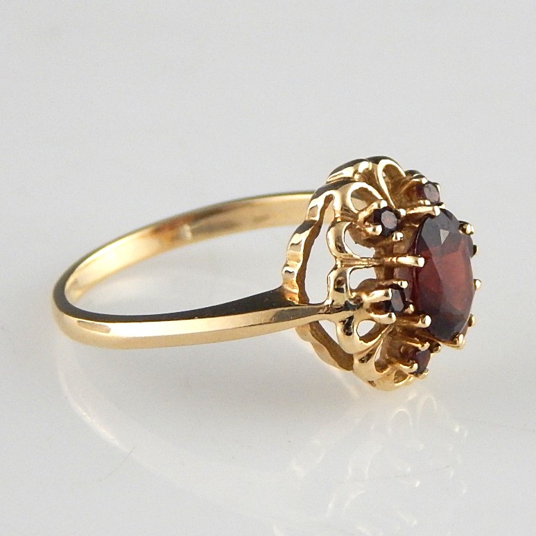 10K YG and Garnet Cluster Style Ring
