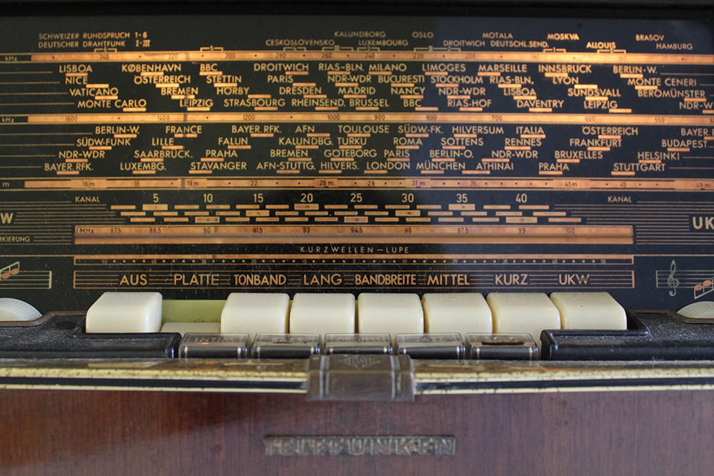 Vintage West German Telefunken Opus 7 Radio