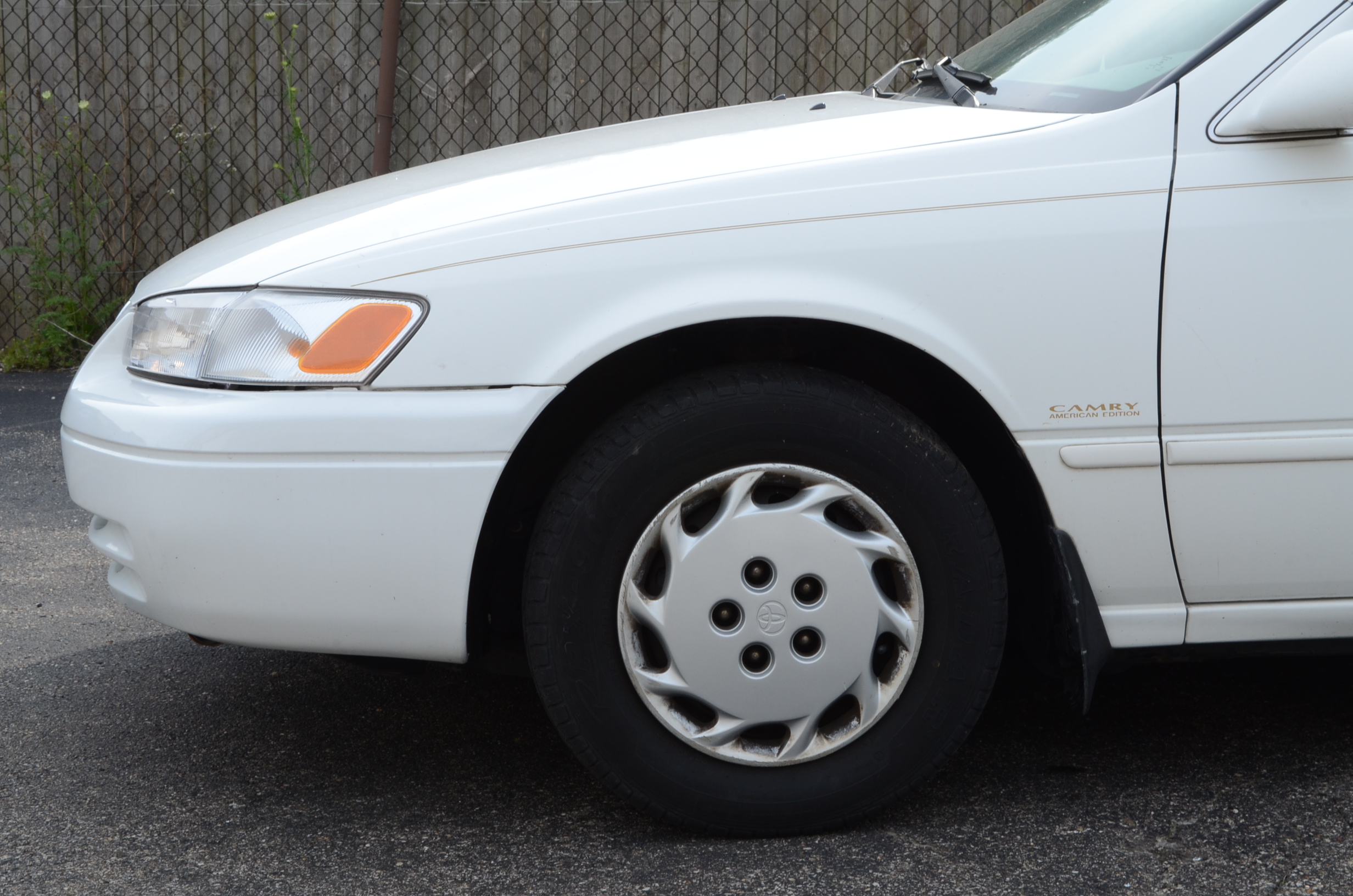 1999 White Toyota Camry LE