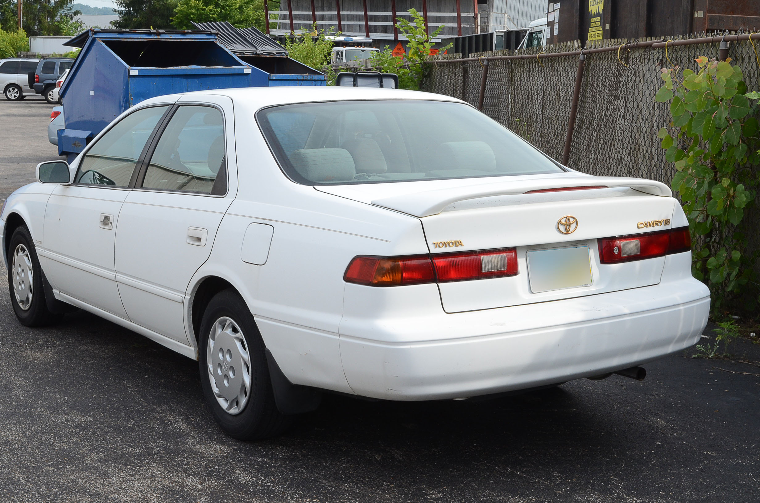 1999 White Toyota Camry LE