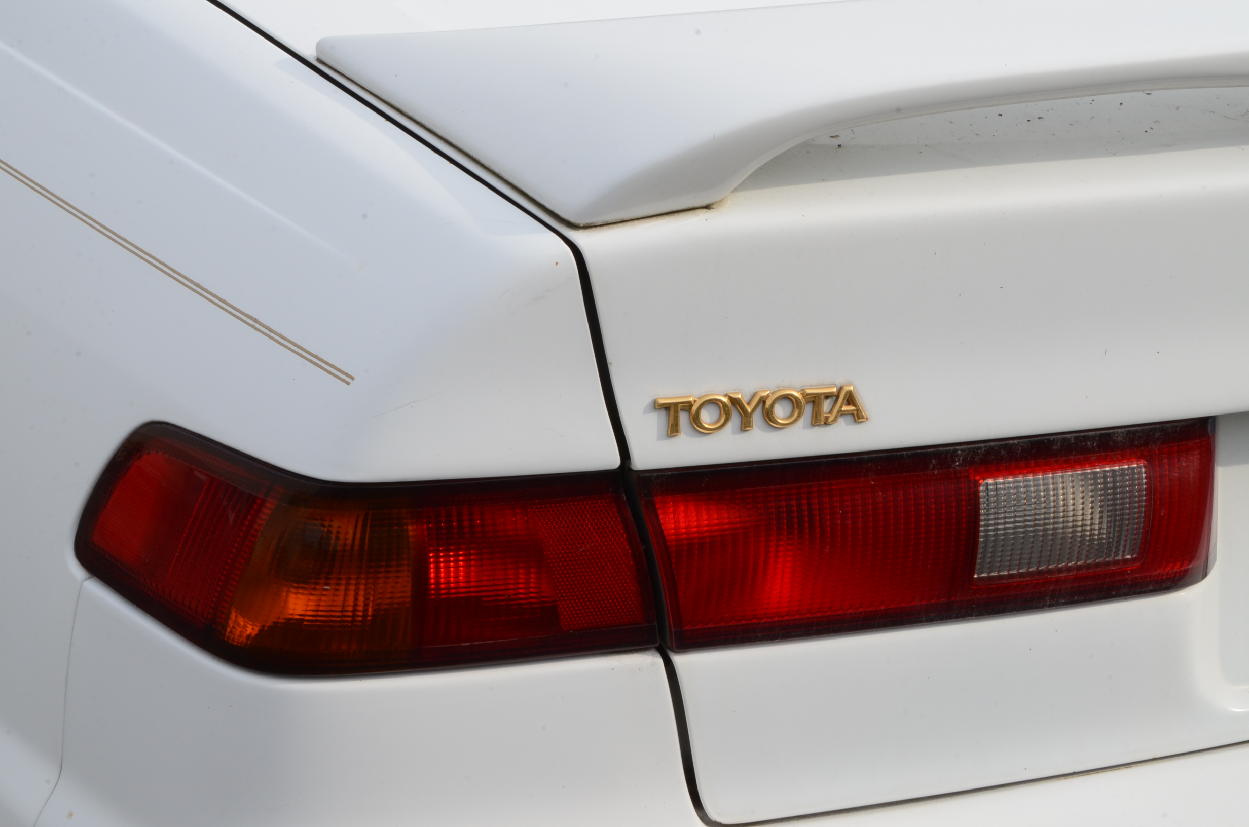 1999 White Toyota Camry LE