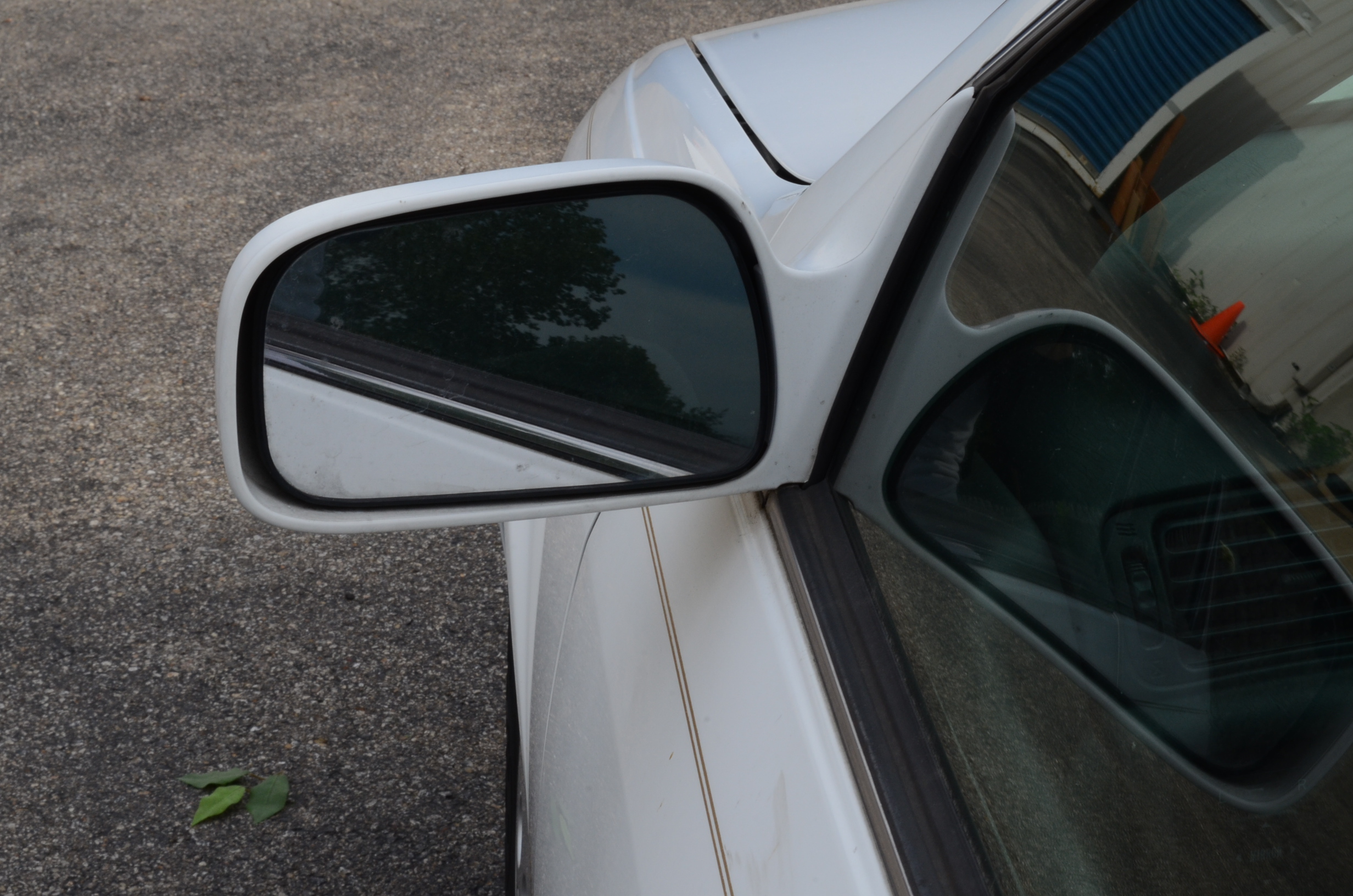 1999 White Toyota Camry LE
