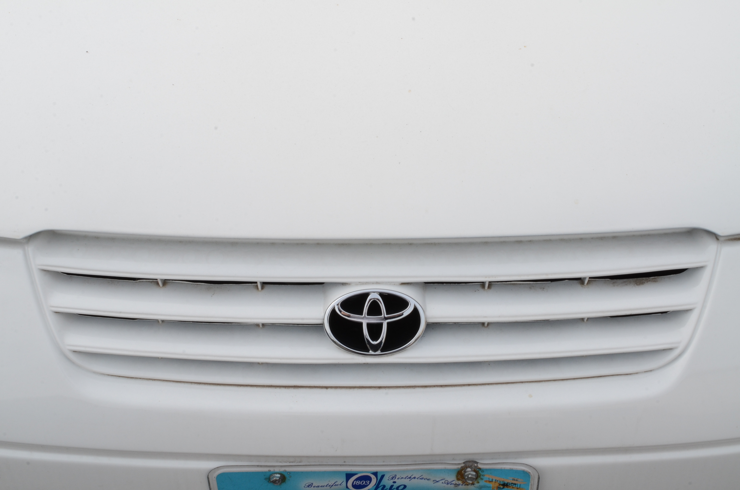 1999 White Toyota Camry LE