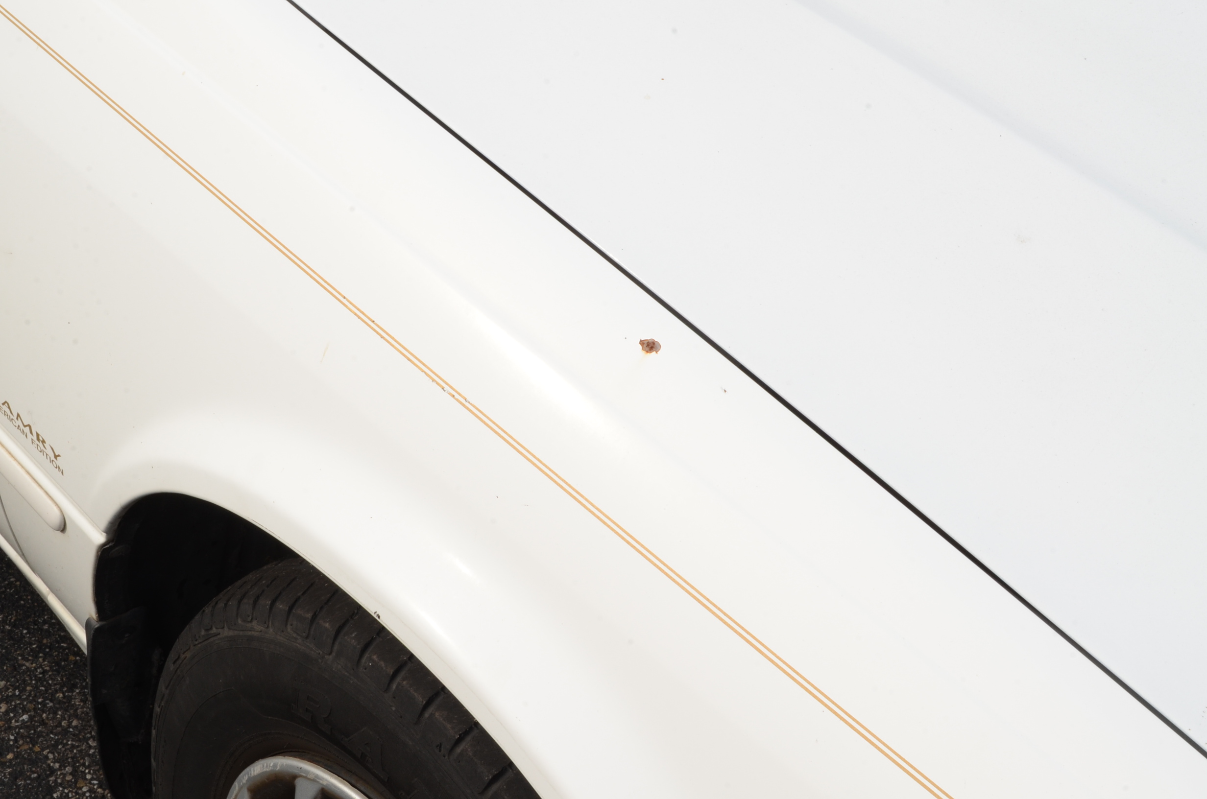 1999 White Toyota Camry LE