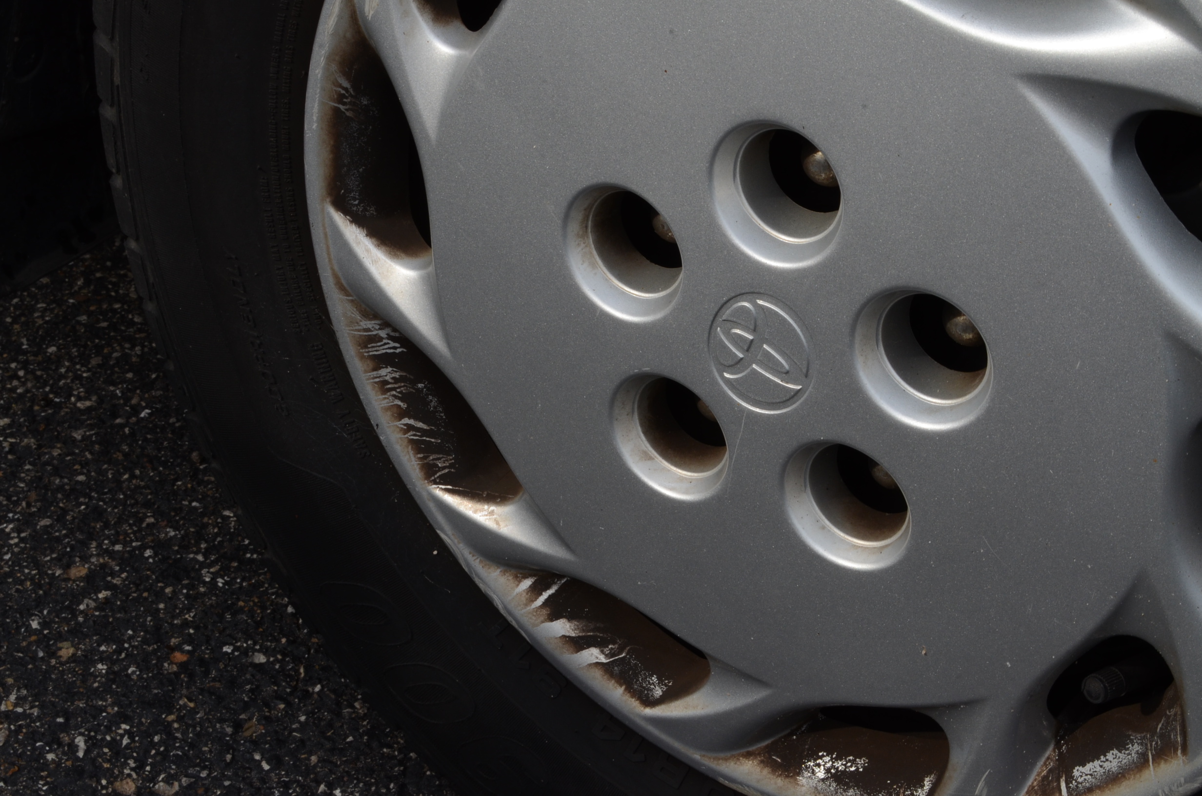 1999 White Toyota Camry LE