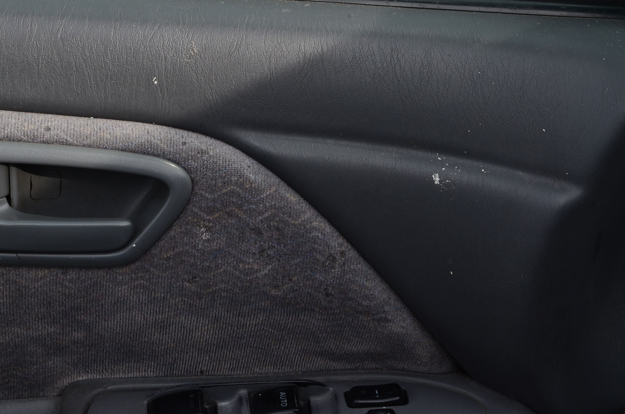 1999 White Toyota Camry LE