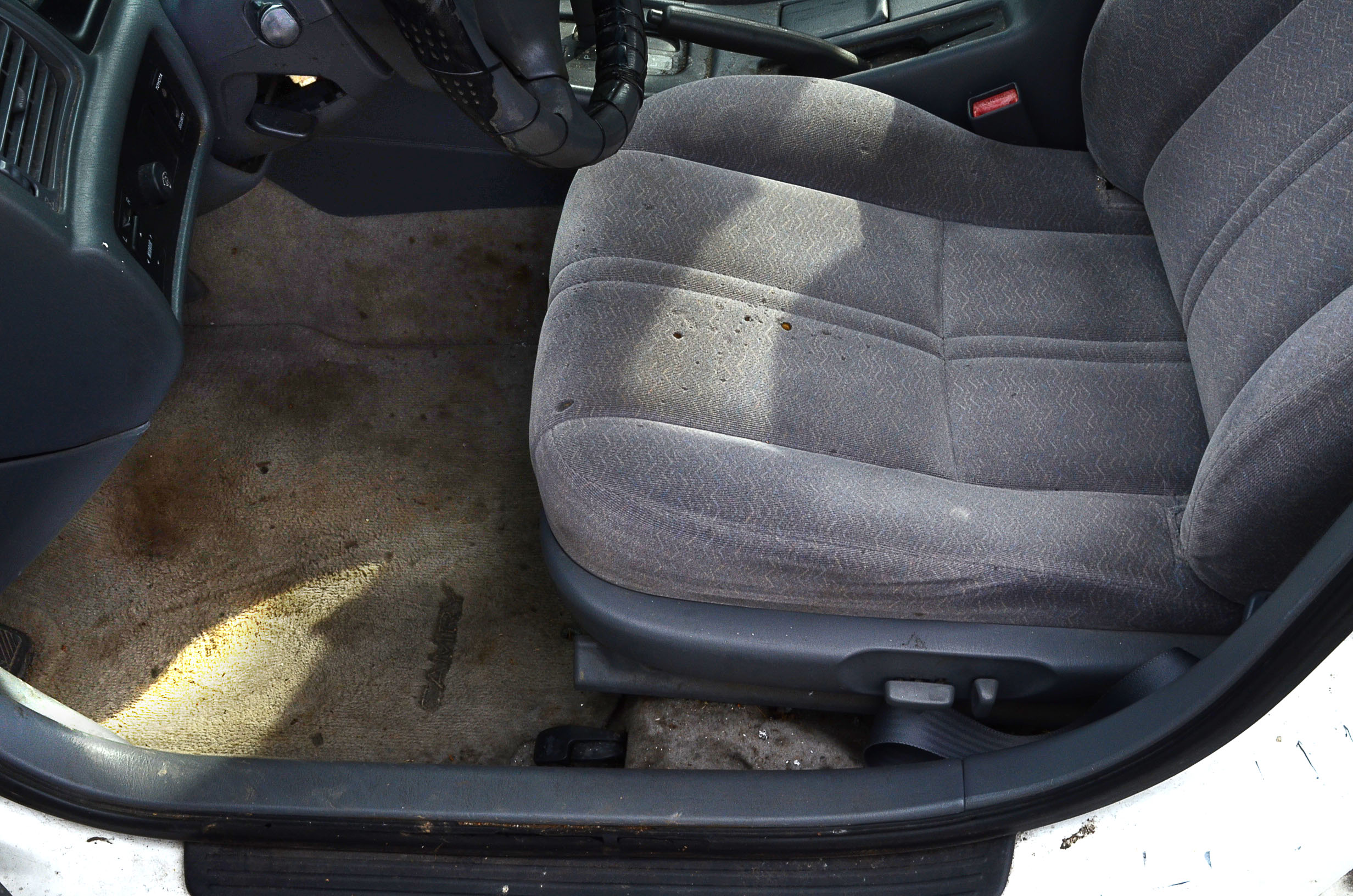 1999 White Toyota Camry LE