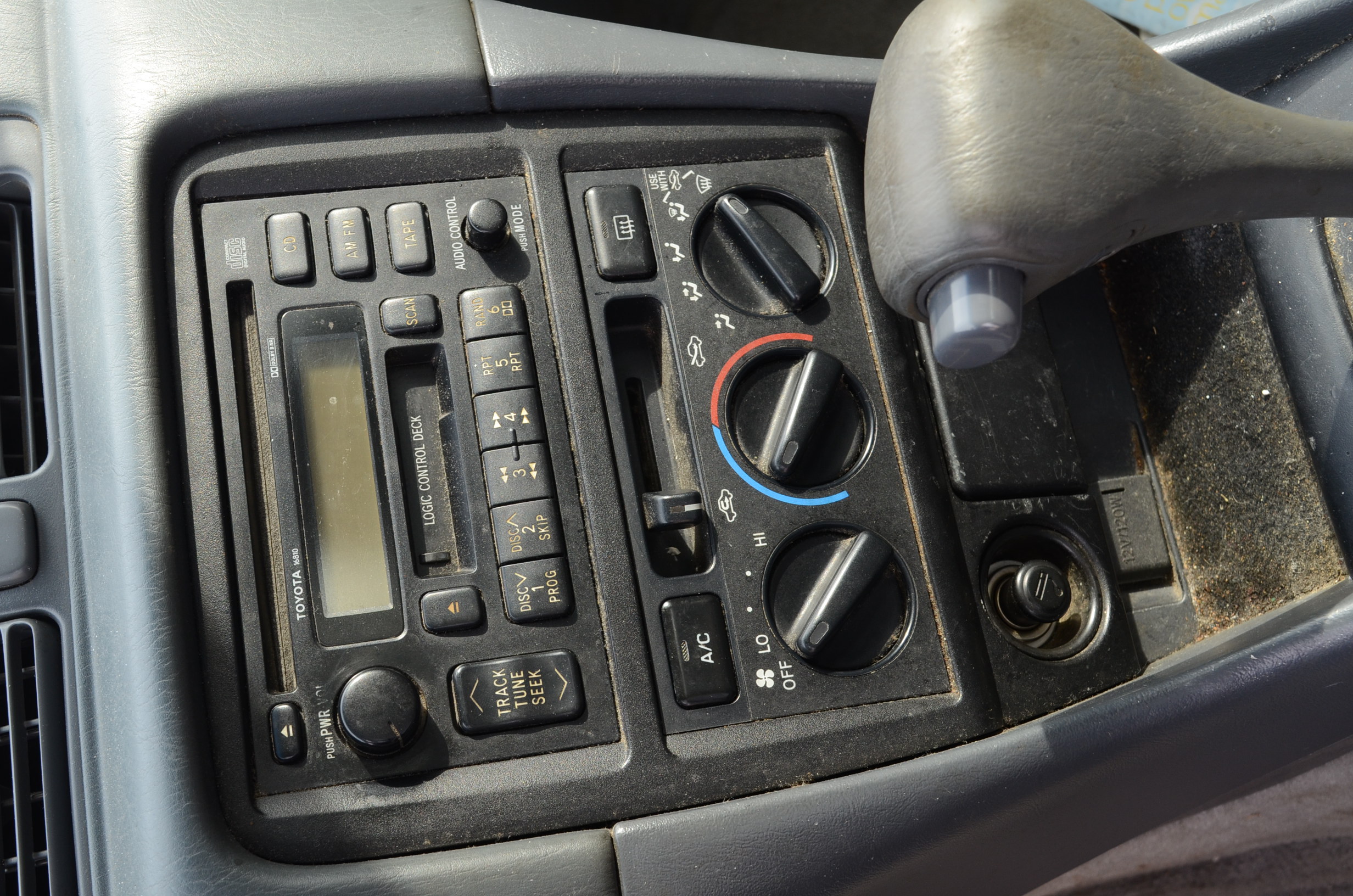 1999 White Toyota Camry LE