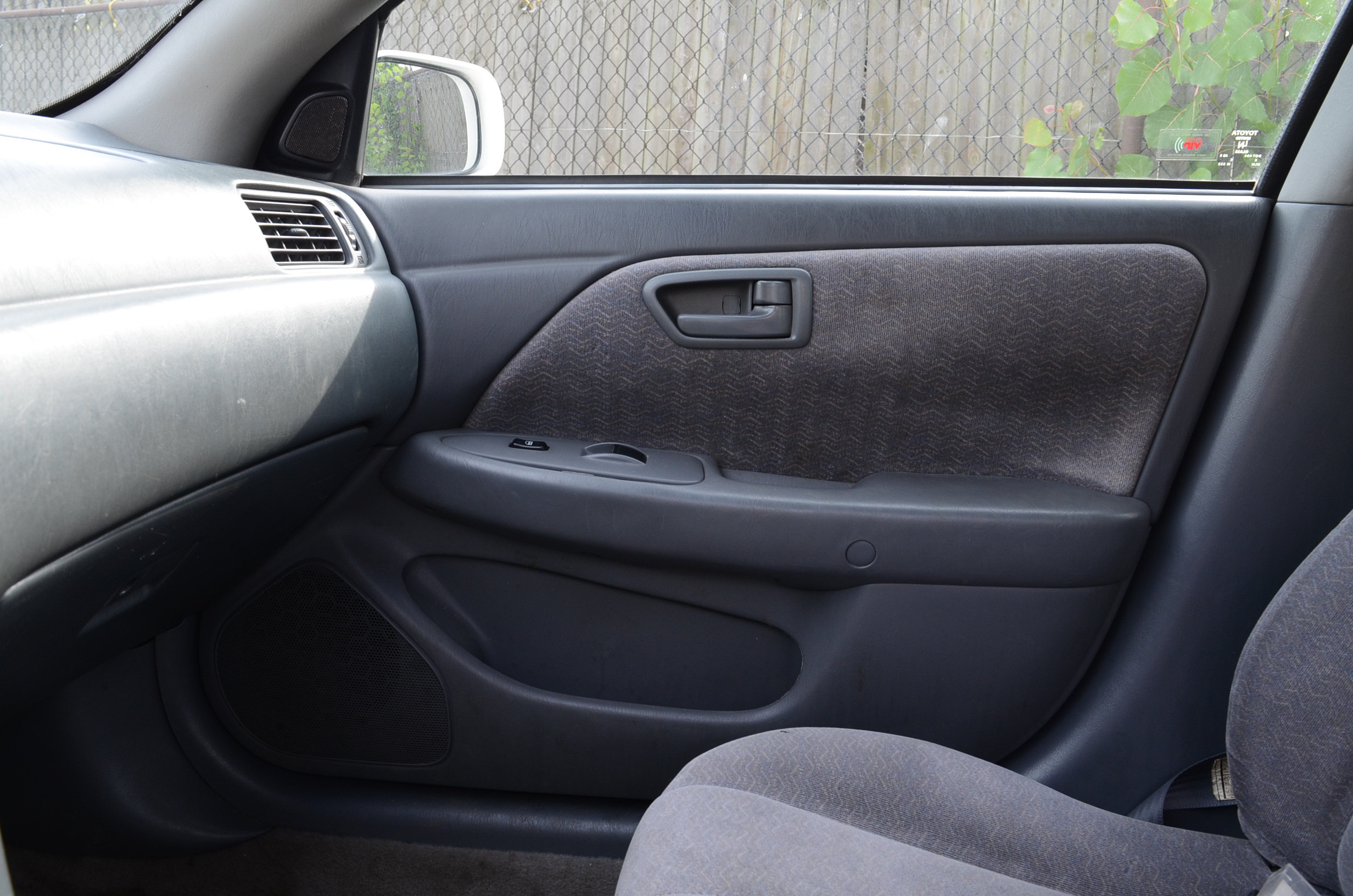 1999 White Toyota Camry LE