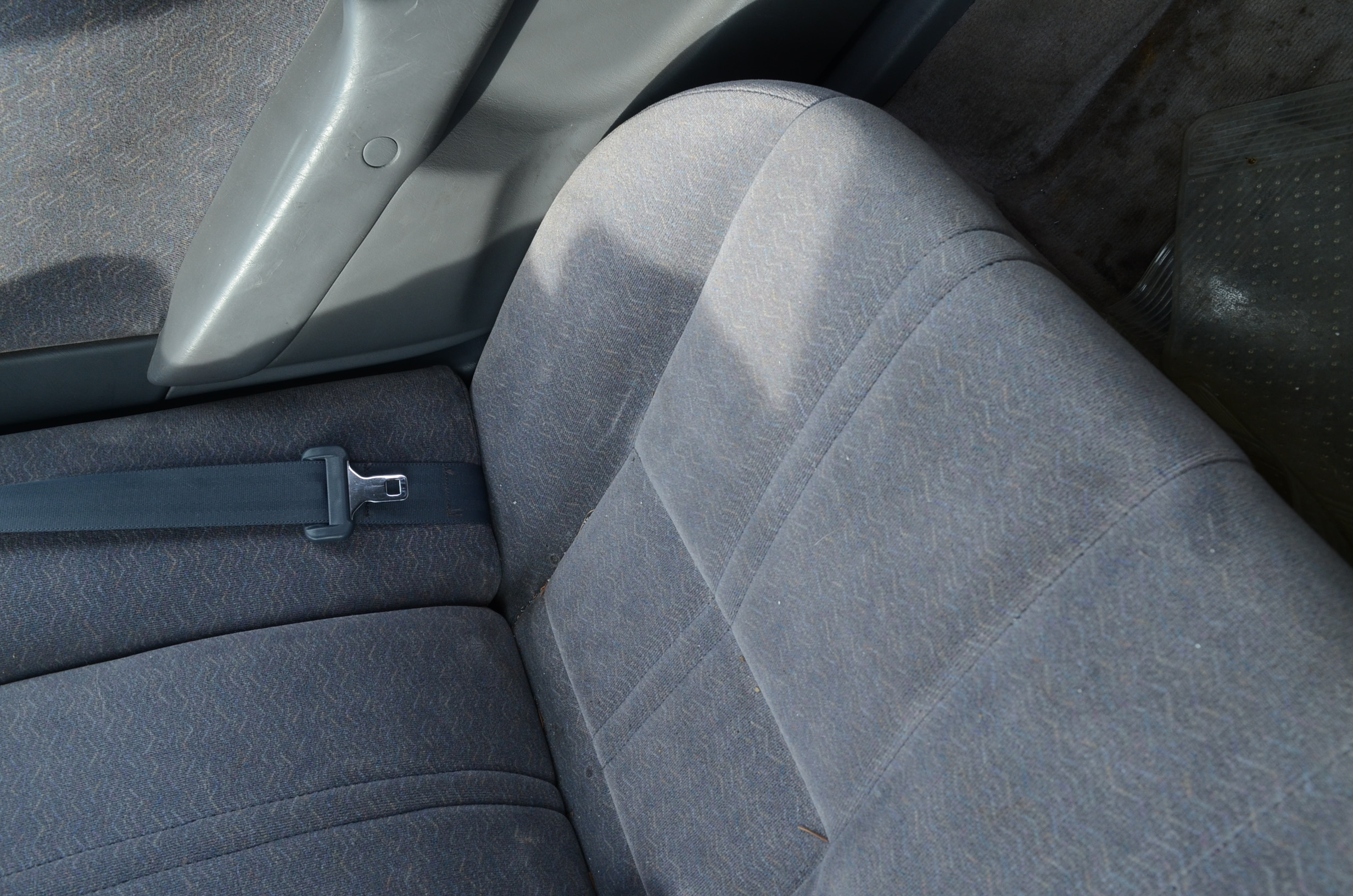 1999 White Toyota Camry LE