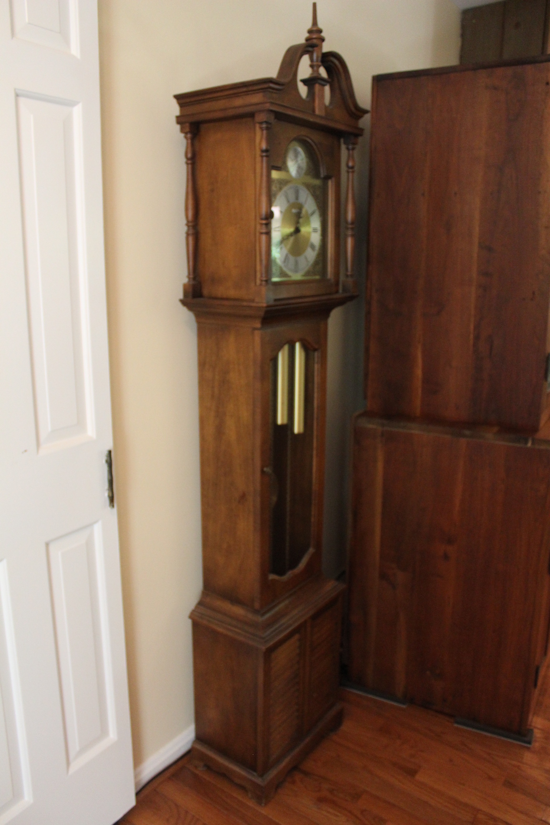 Vintage 1976 Howard Miller Grandfather Clock