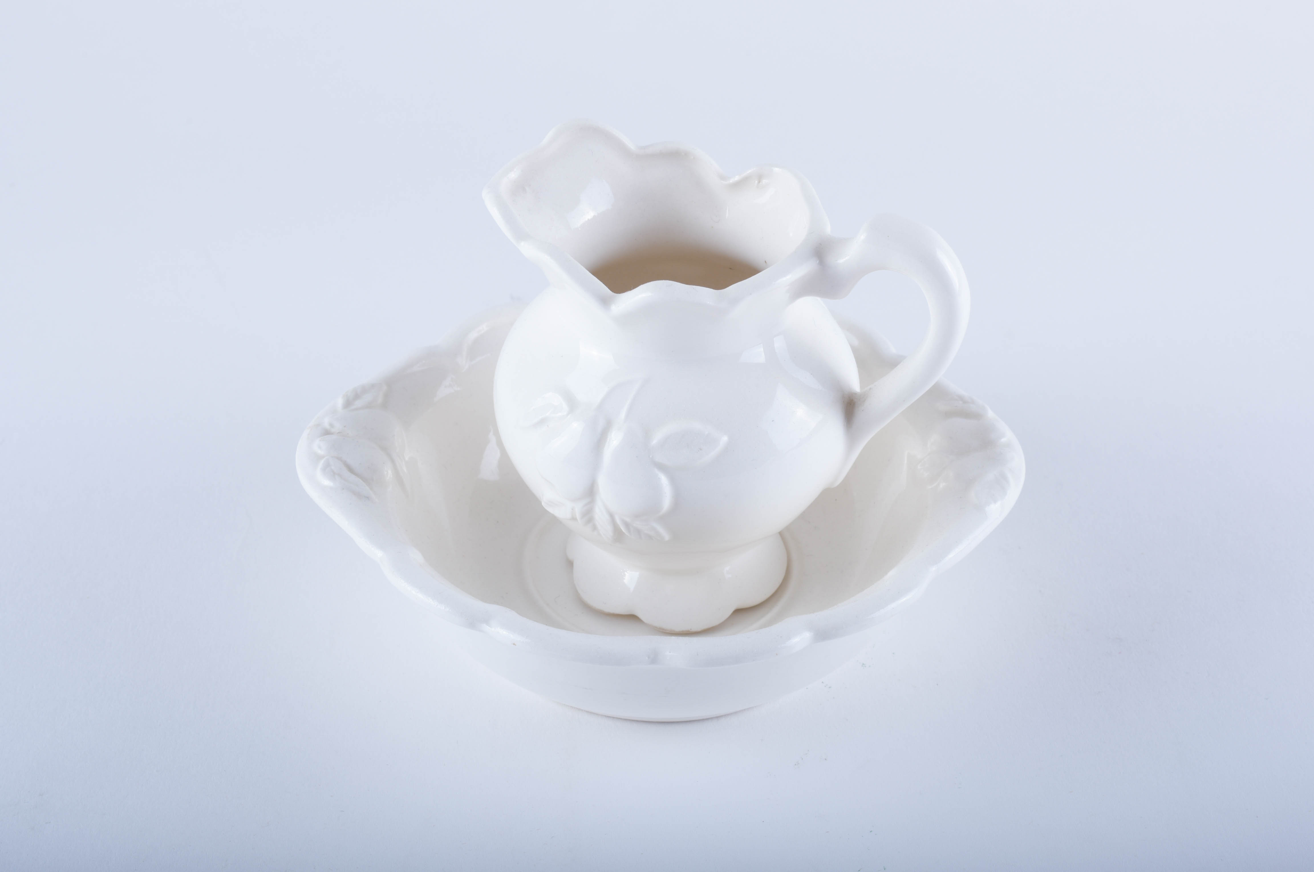 Vintage Wash Basins and Pitchers