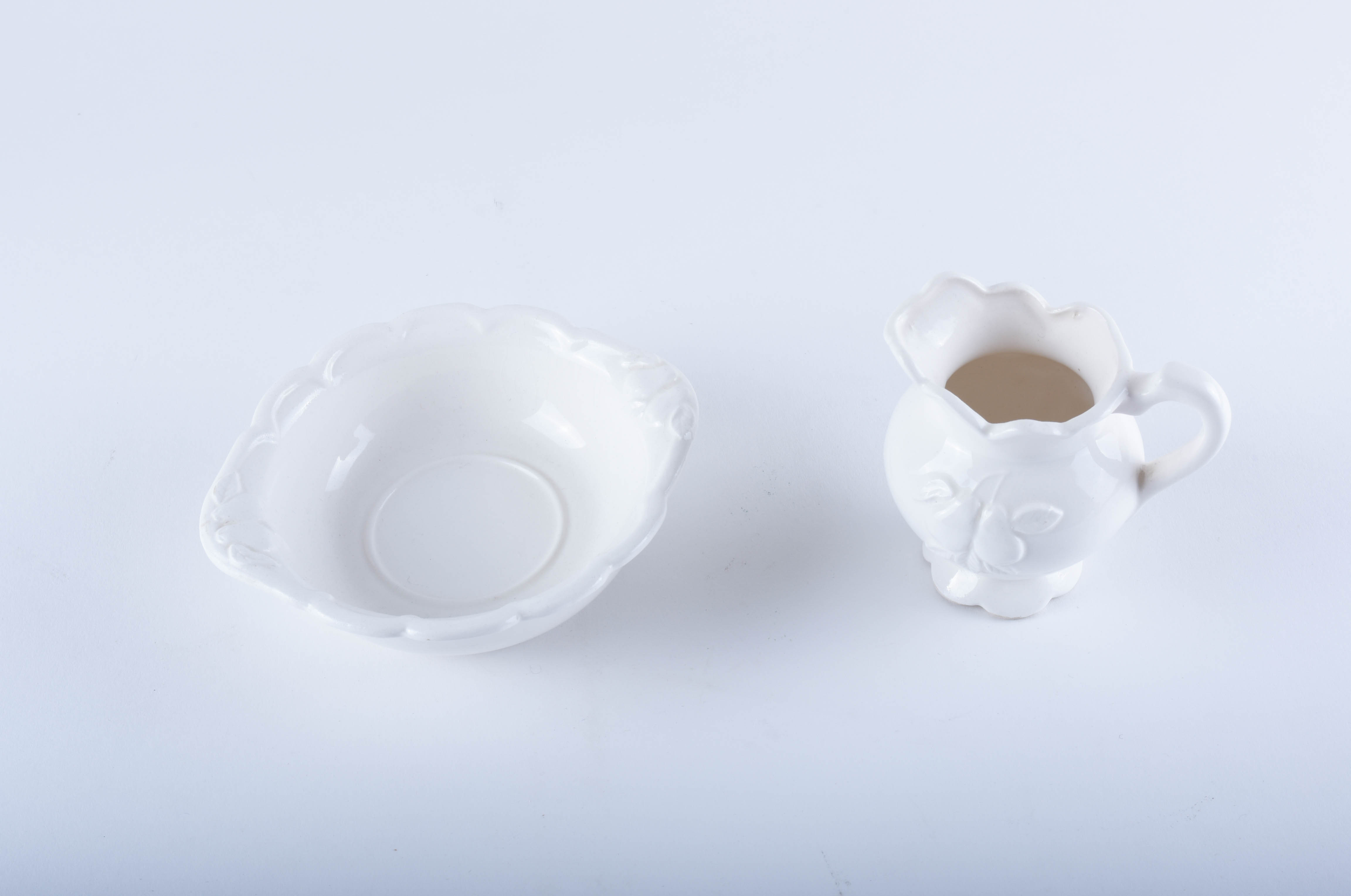 Vintage Wash Basins and Pitchers