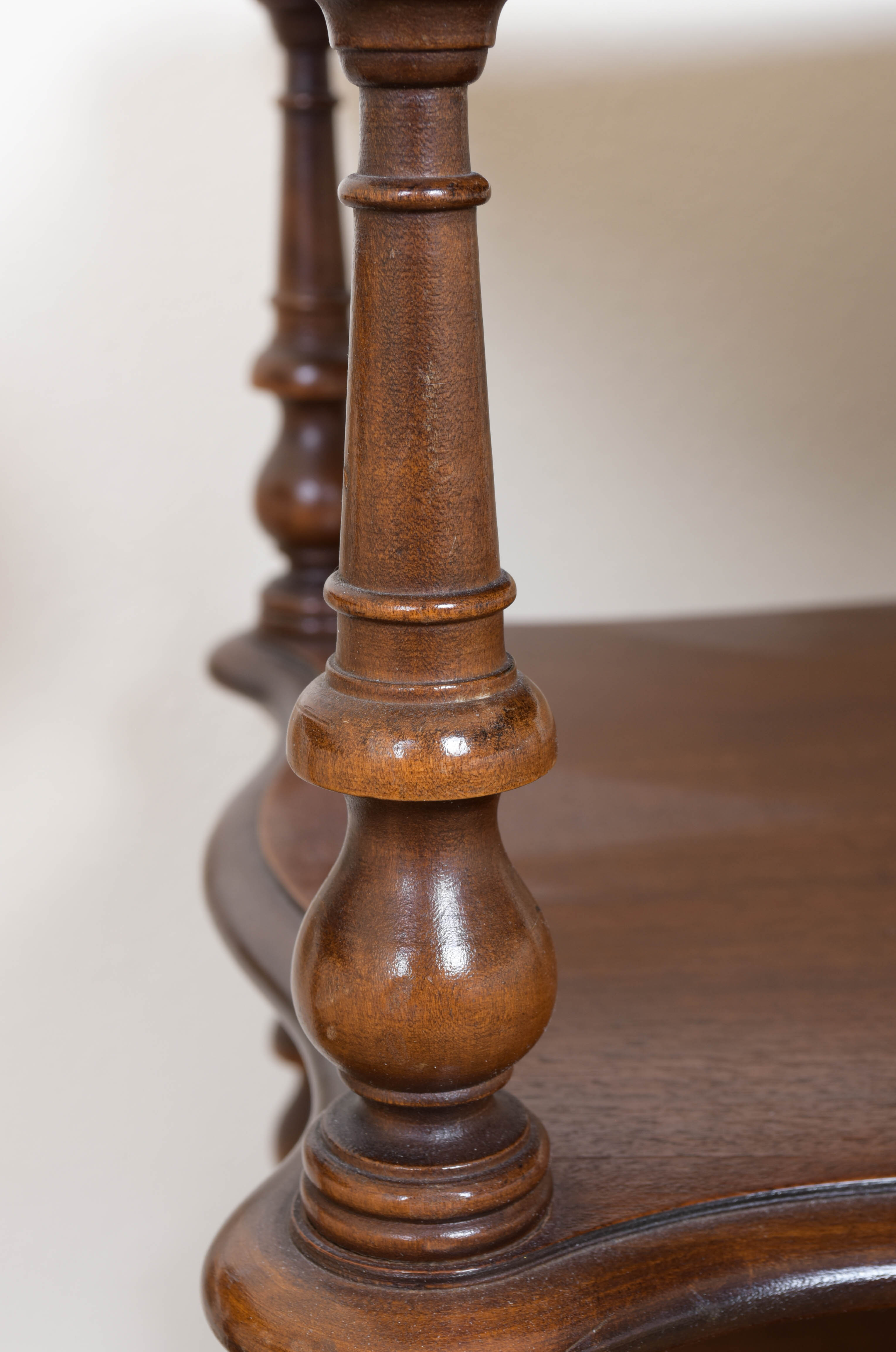Hardwood Tables and Decor
