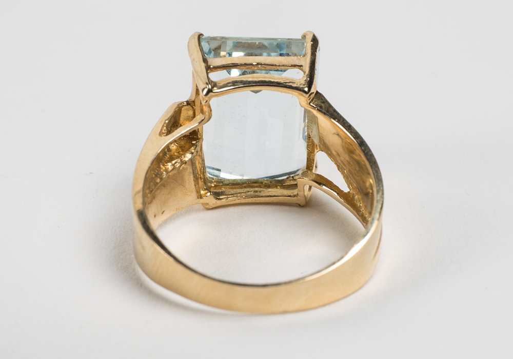 14 Karat Gold 4.83 CT Emerald Cut Aquamarine Ring