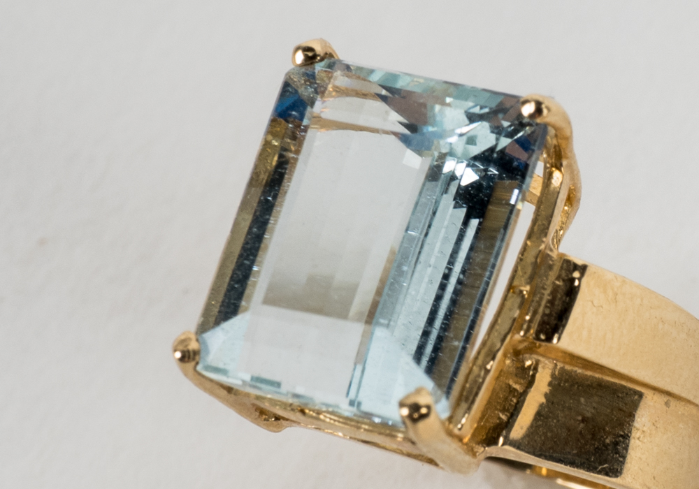 14 Karat Gold 4.83 CT Emerald Cut Aquamarine Ring