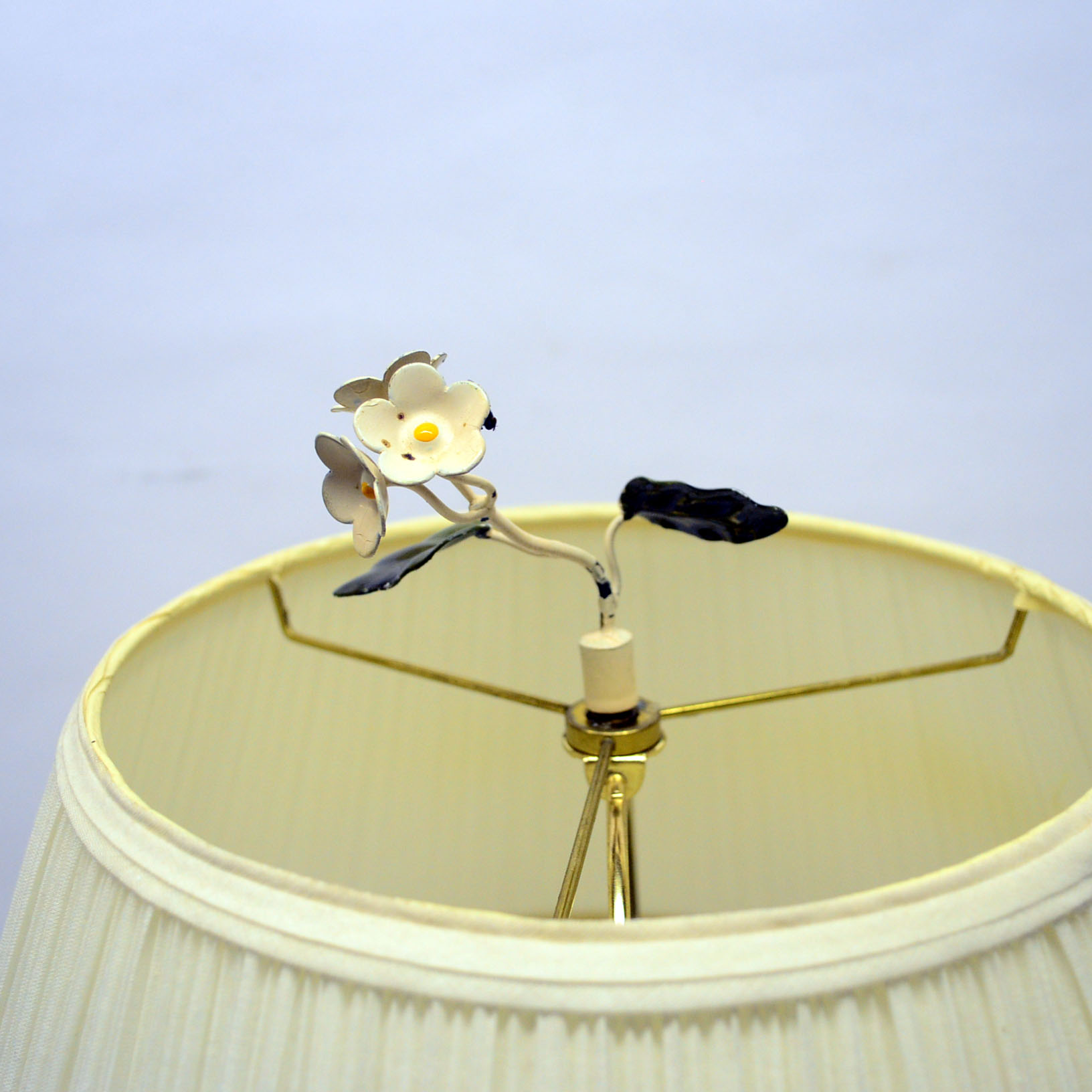 Vintage Metal Floral Lamp