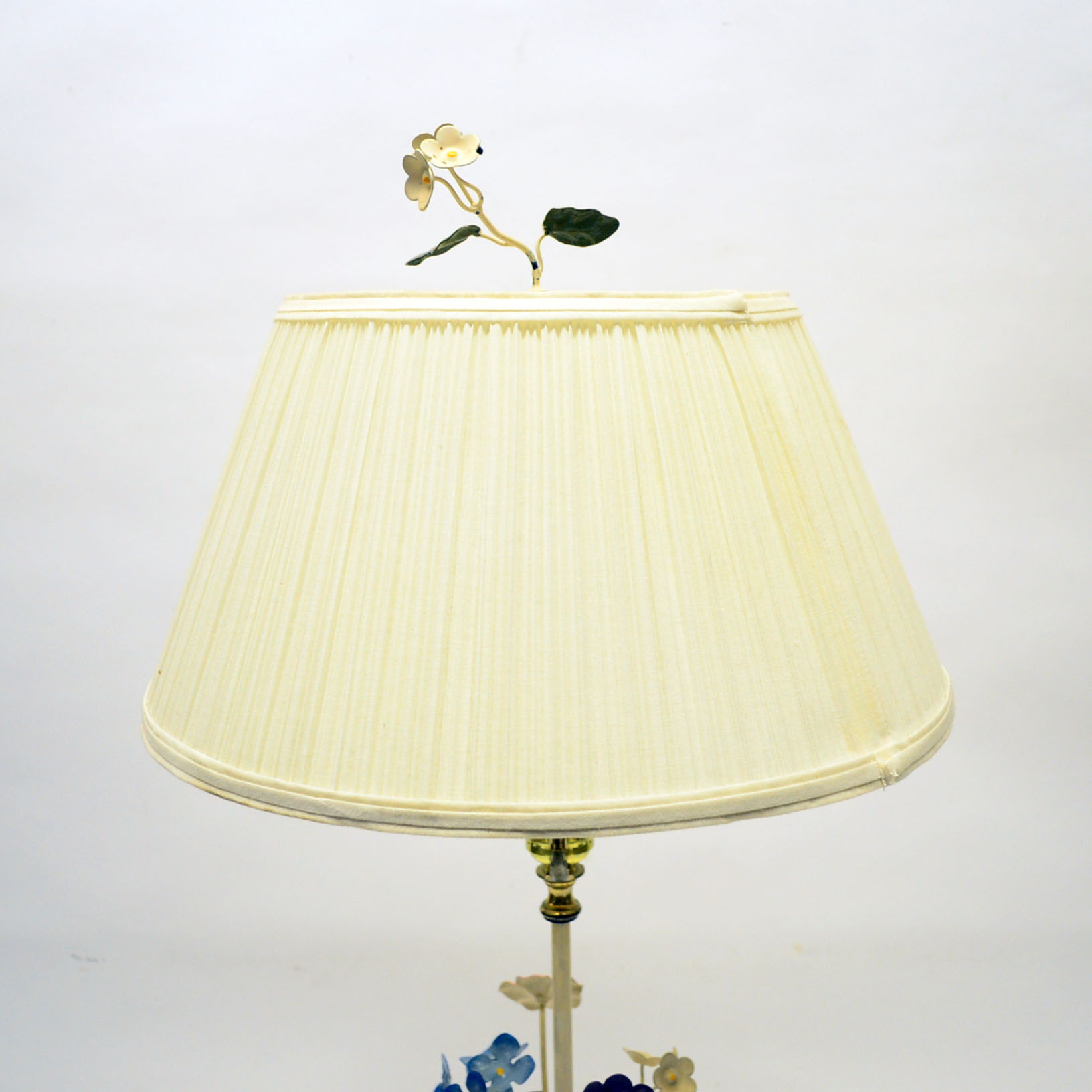 Vintage Metal Floral Lamp