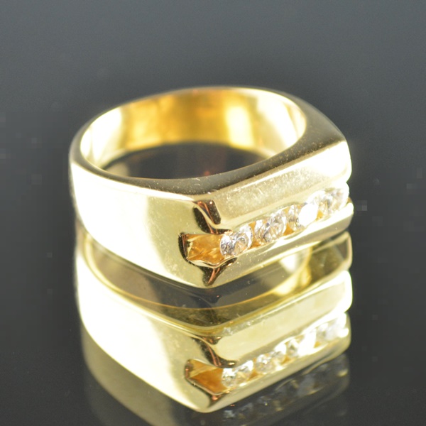 14K Yellow Gold Men's Ring With Four Brilliant Cut Diamonds
