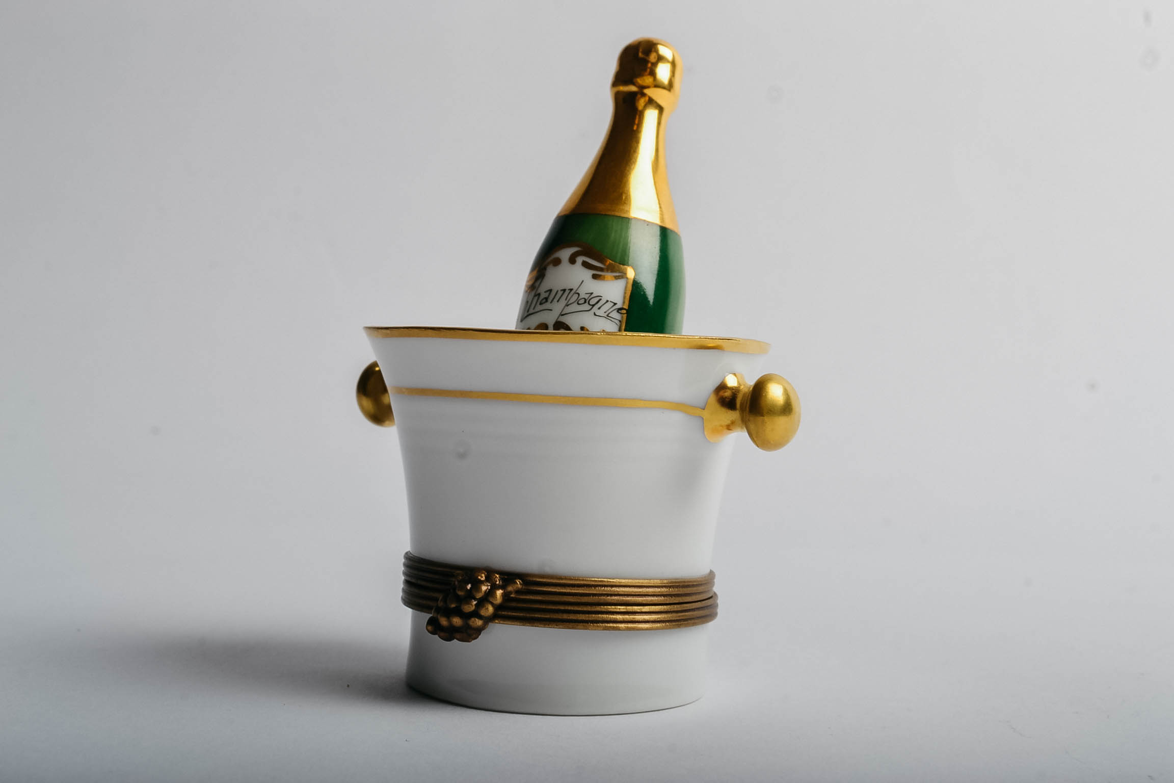 Chamart Exclusif Destieux Champagne Limoges Pill Box