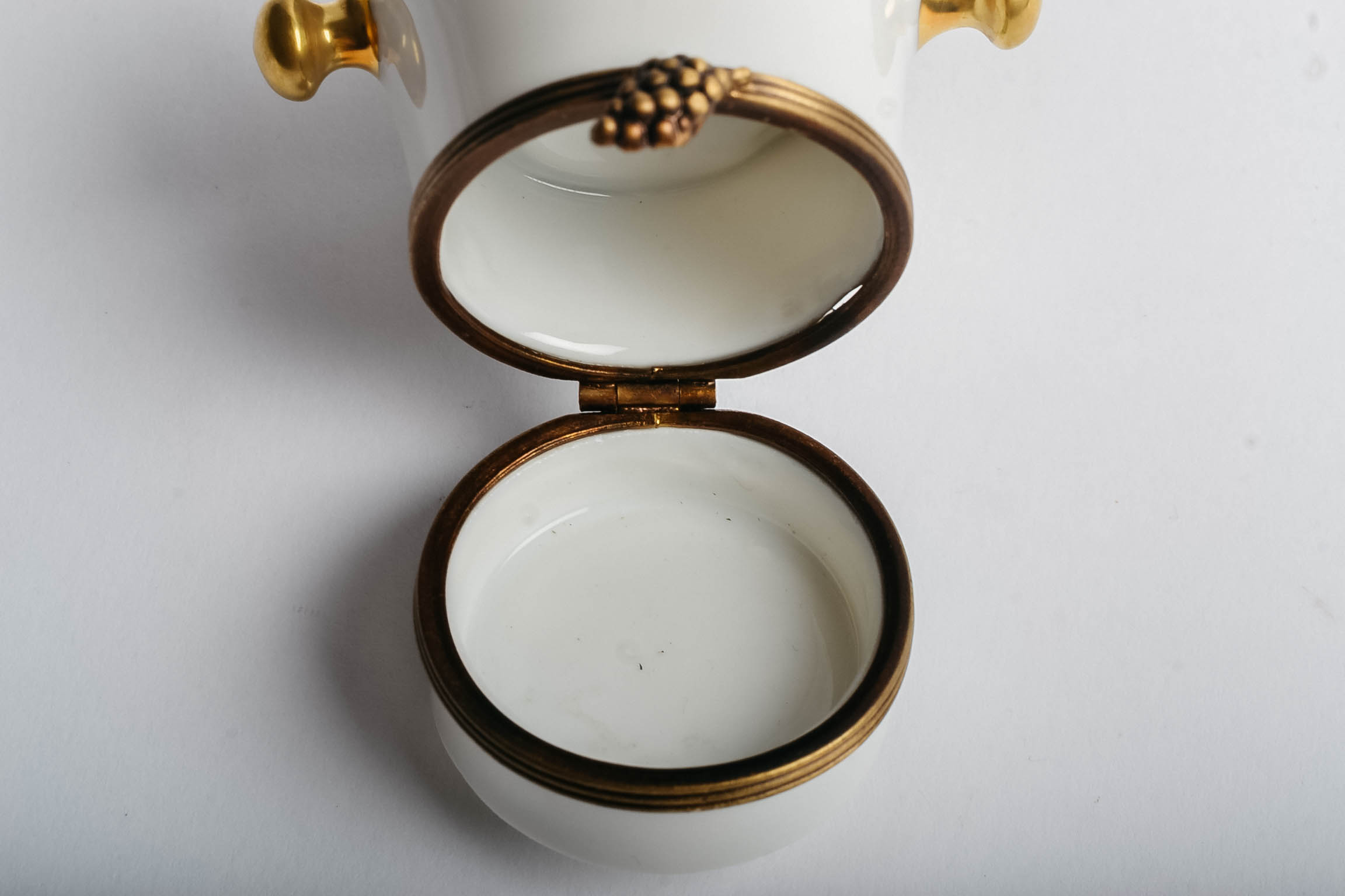 Chamart Exclusif Destieux Champagne Limoges Pill Box