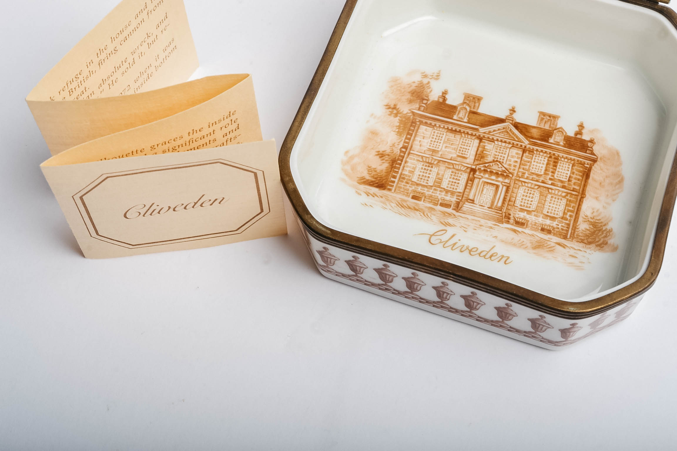 National Trust Collection Porcelaine de Paris Lyndhurst 1624 Collectible Box