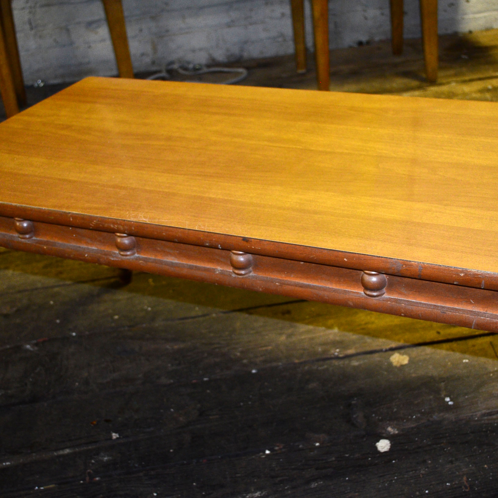 Veneer Coffee Table with Spindle Legs