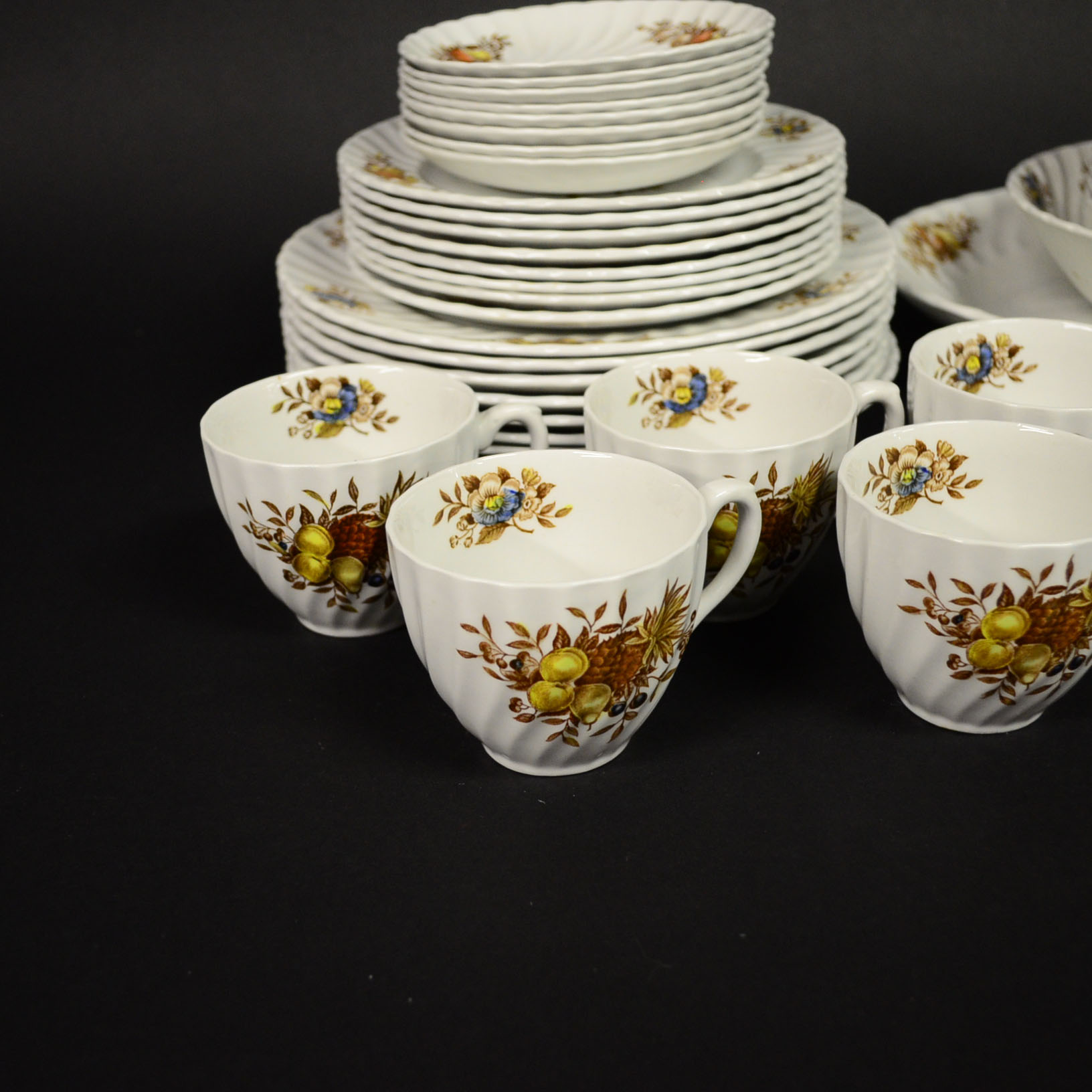 Royal Wessex "Desire" China Service Set