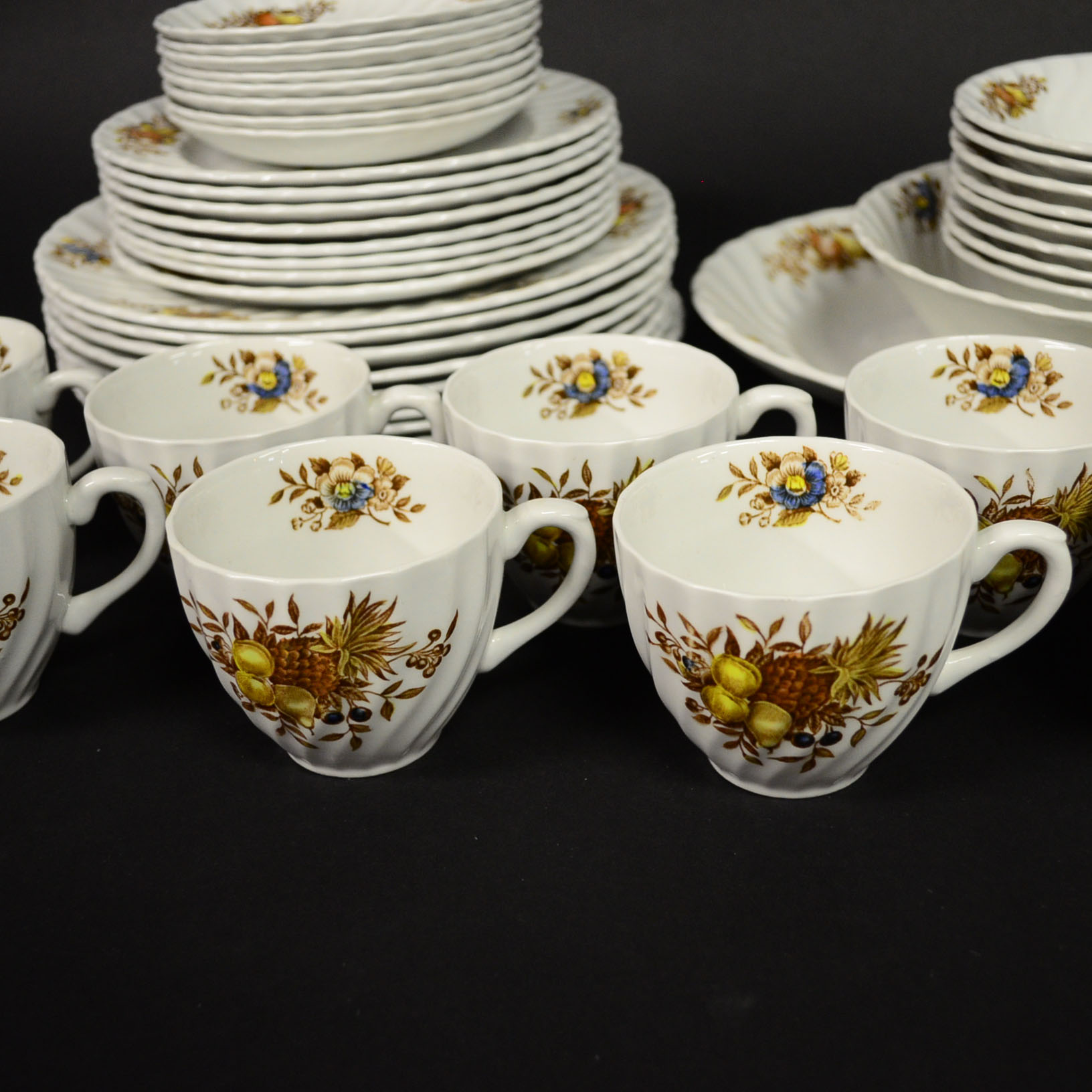 Royal Wessex "Desire" China Service Set