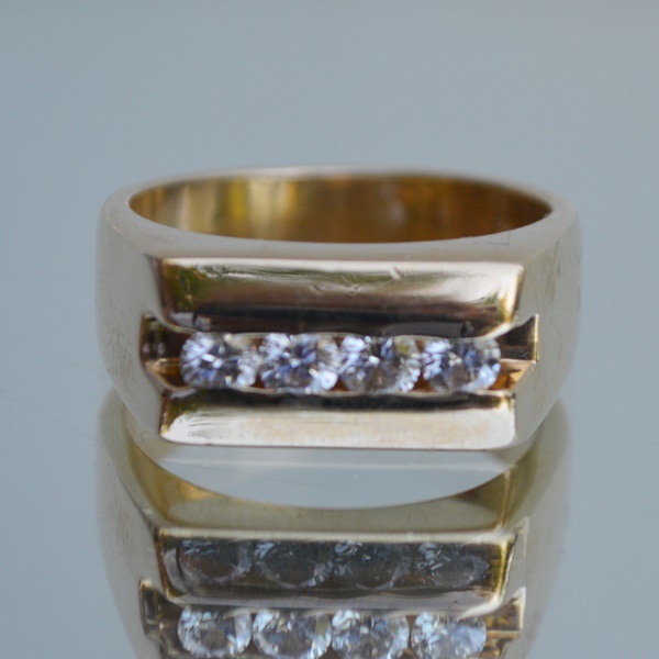 14K Yellow Gold Men's Ring With Four Brilliant Cut Diamonds