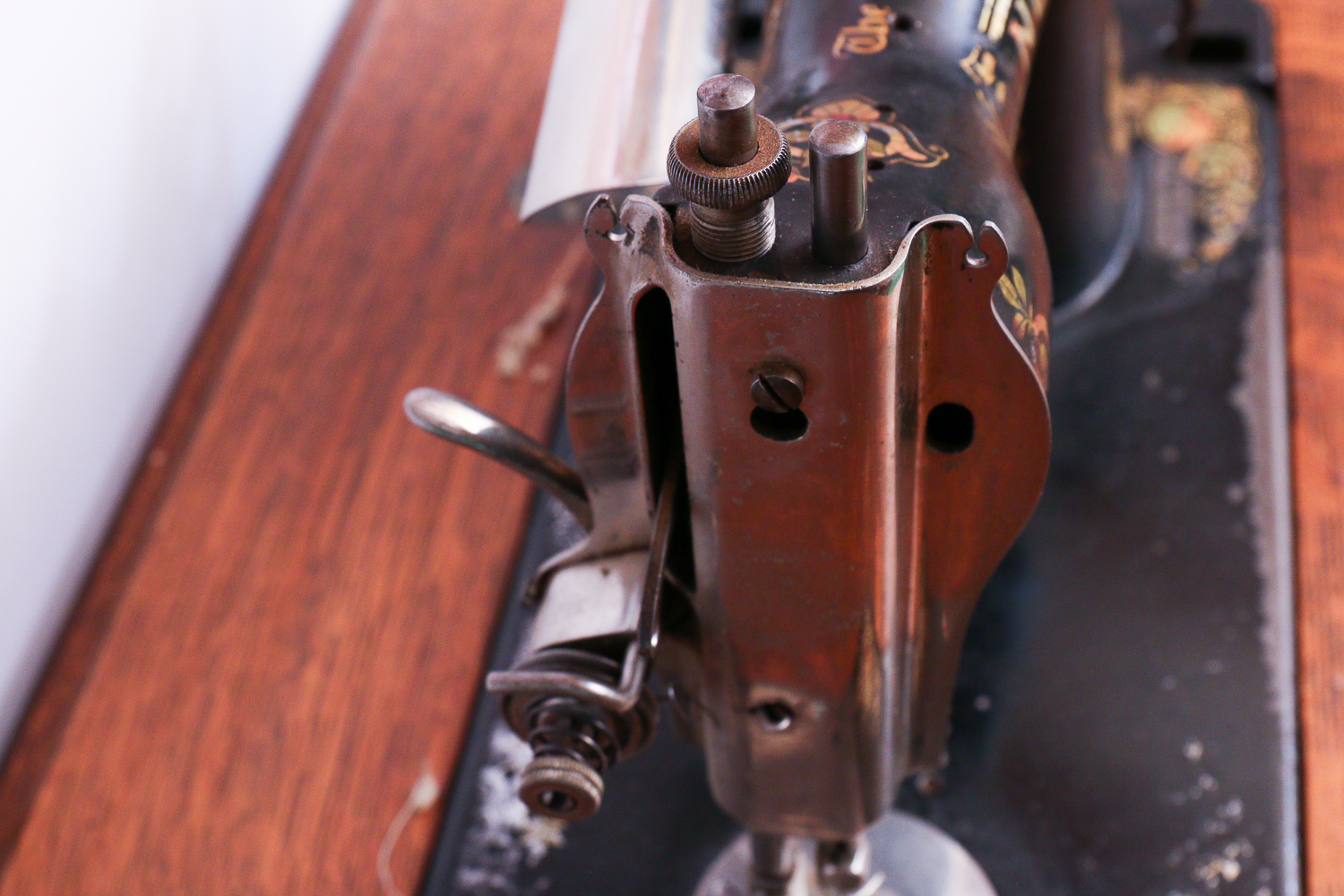 Antique Singer Sewing Machine, Bench and Thimbles